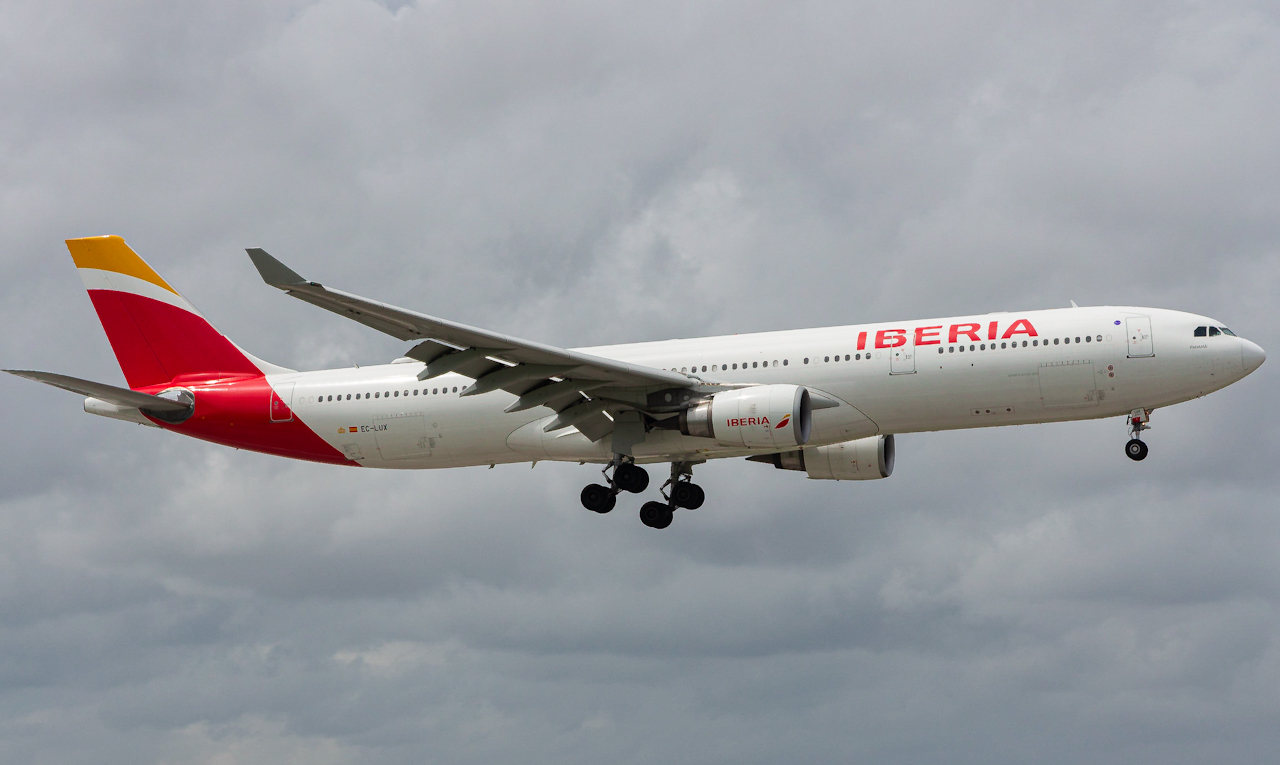Full size: Iberia Airbus A330-300 EC-LUX at Miami International Airport