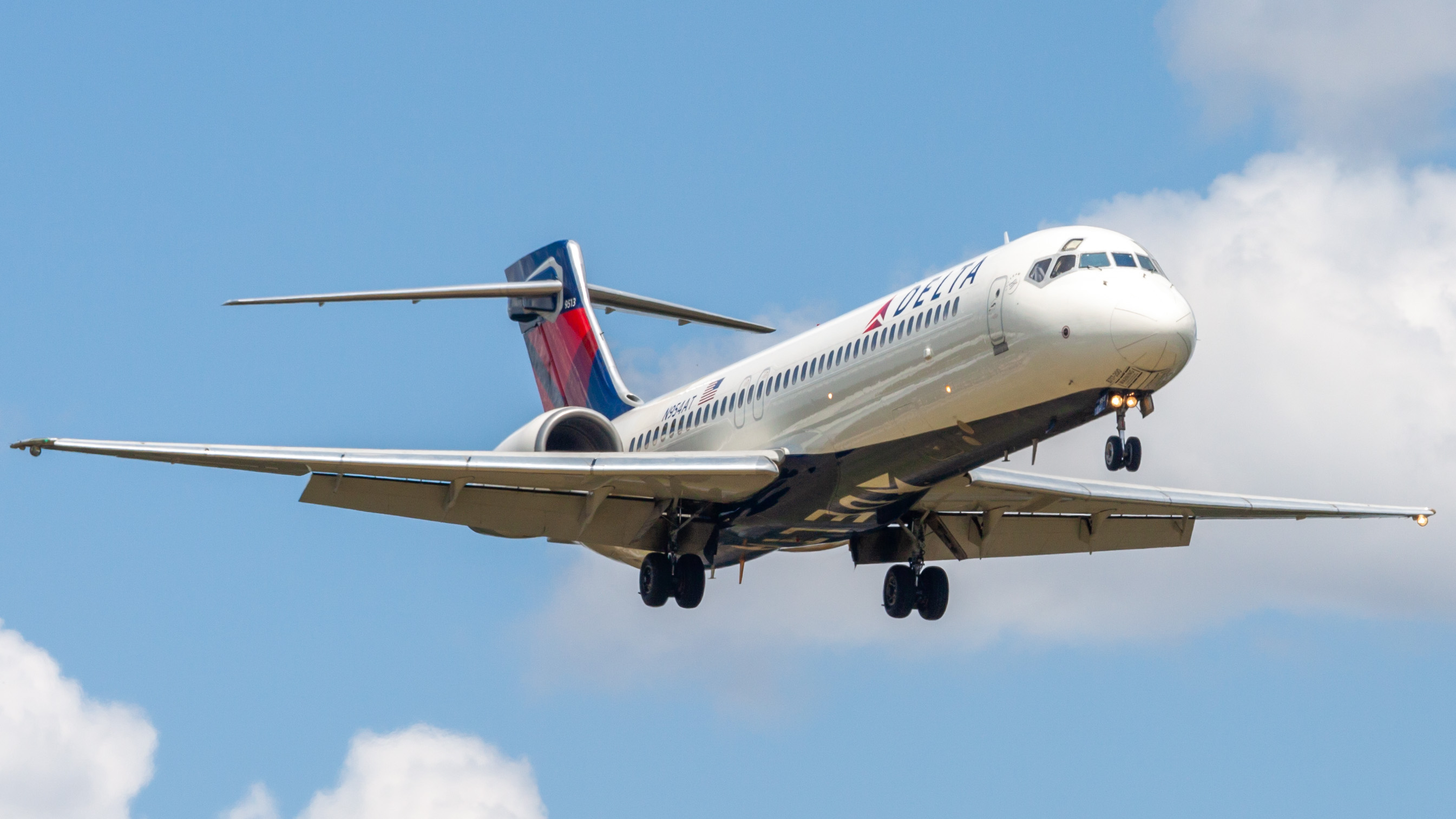 Full size: Delta Airlines Boeing 717-200 N954AT at William P Hobby Airport