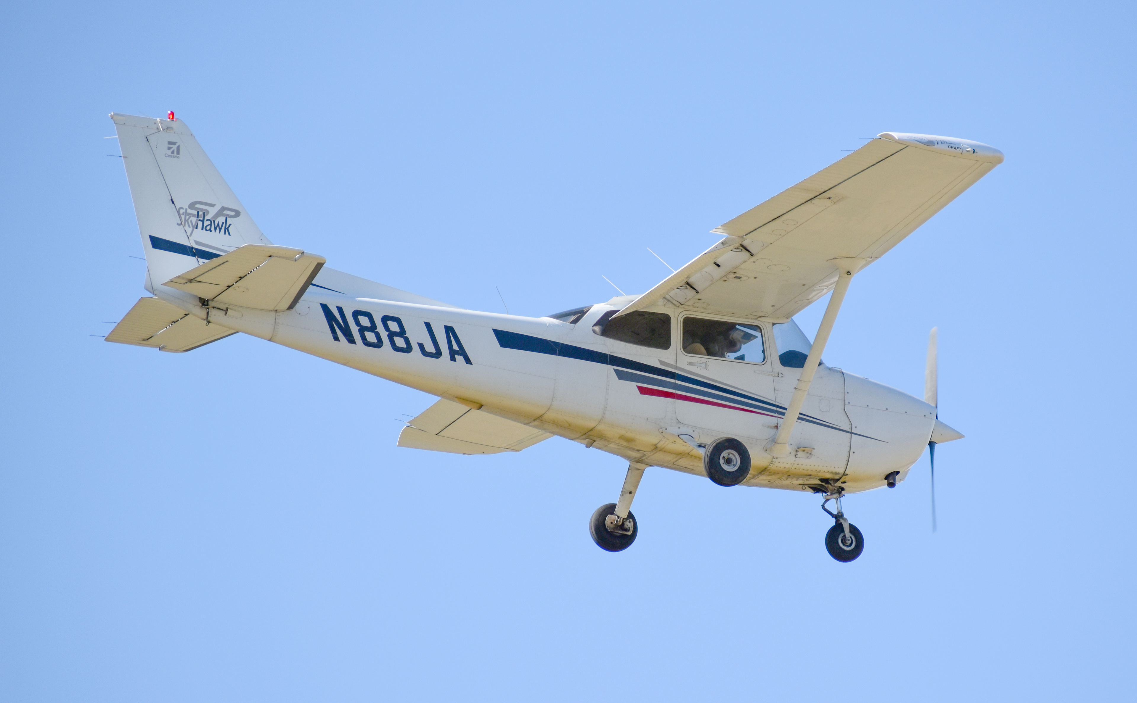 Full size: PRIVATE Cessna 172 N88JA at Dayton Wright Brothers Airport
