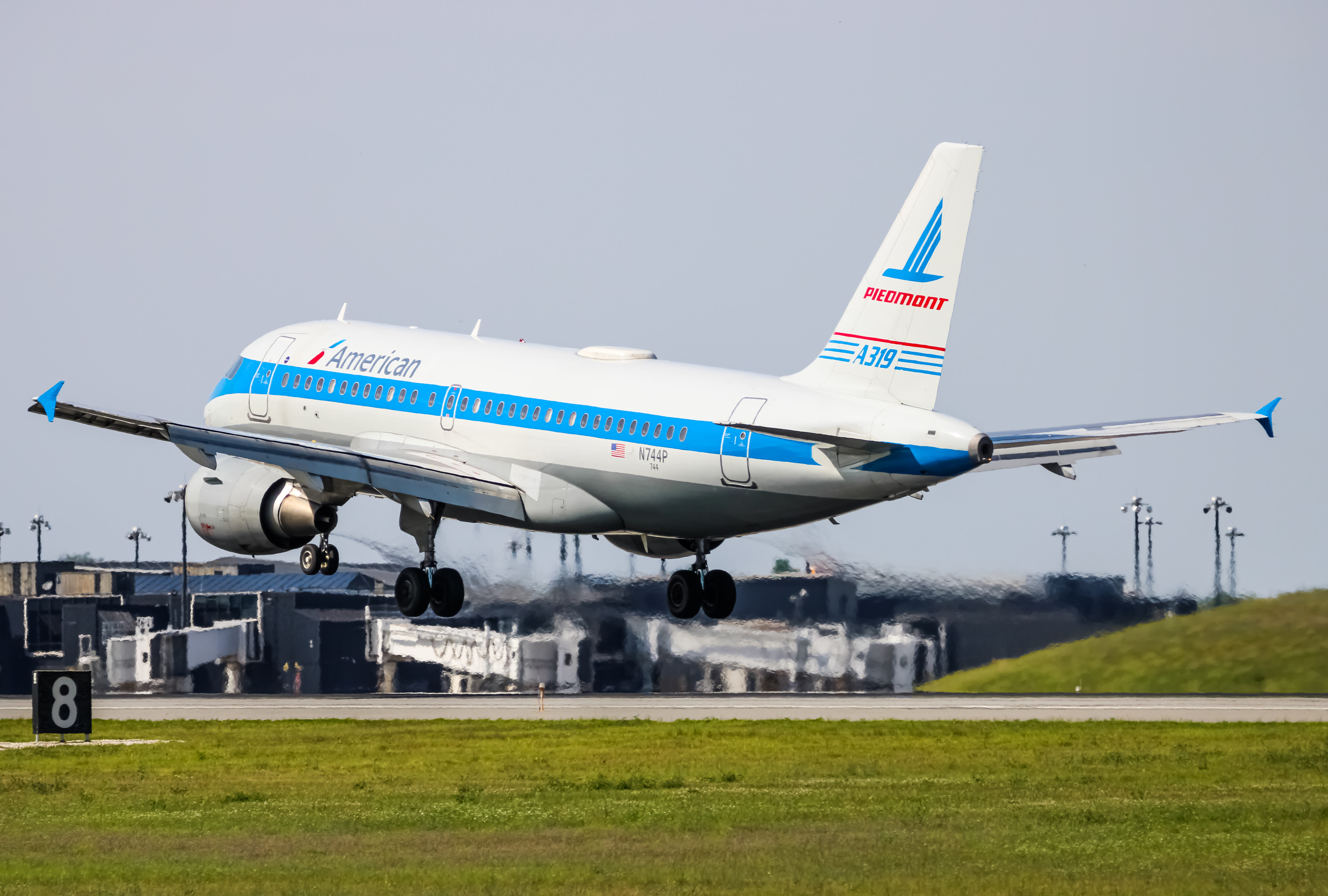 Full size: American Airlines Airbus A319 N744P at Baltimore/Washington International Thurgood Marshall Airport