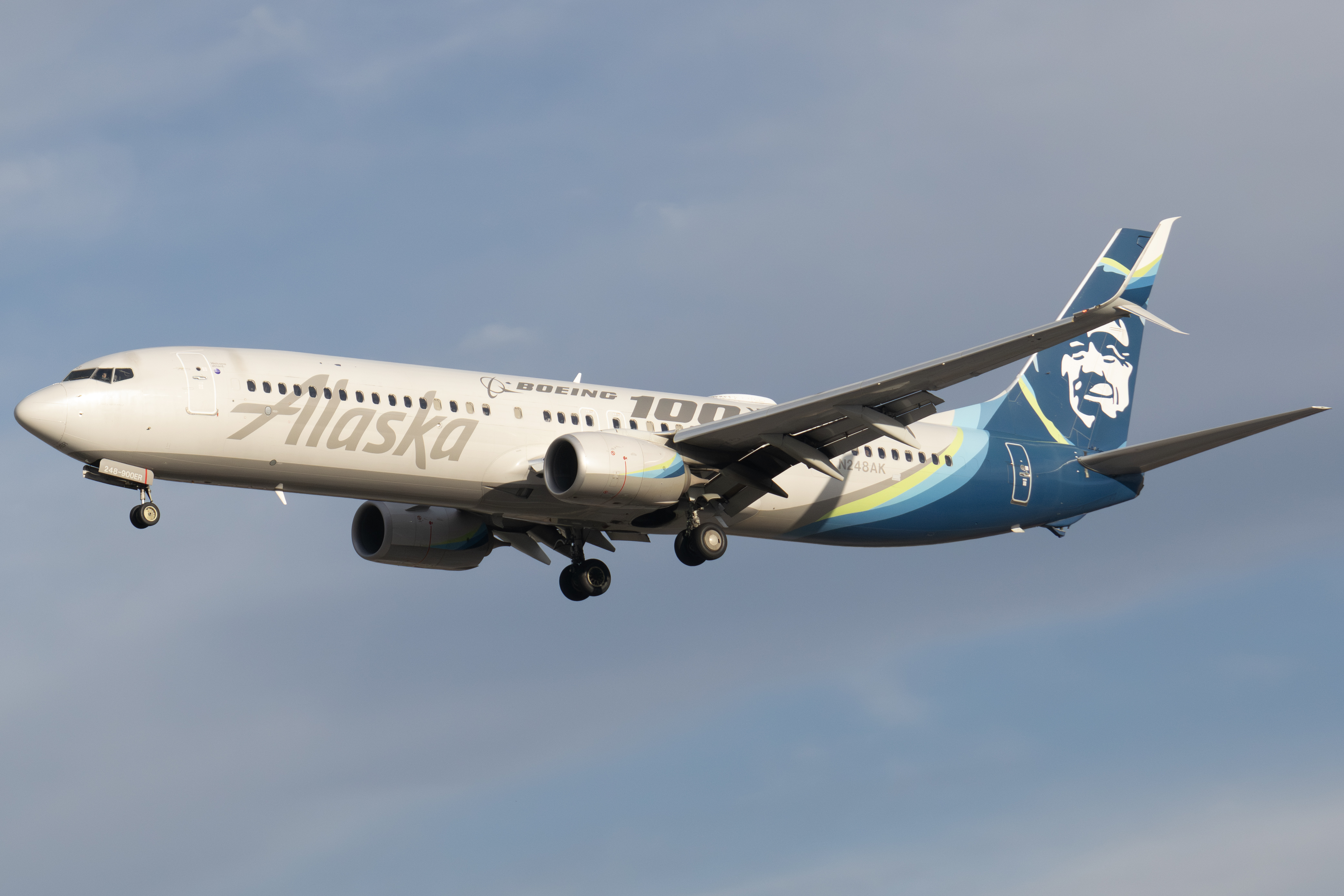 Full size: Alaska Airlines Boeing 737-900ER N248AK at Norman Y Mineta San Jose International Airport