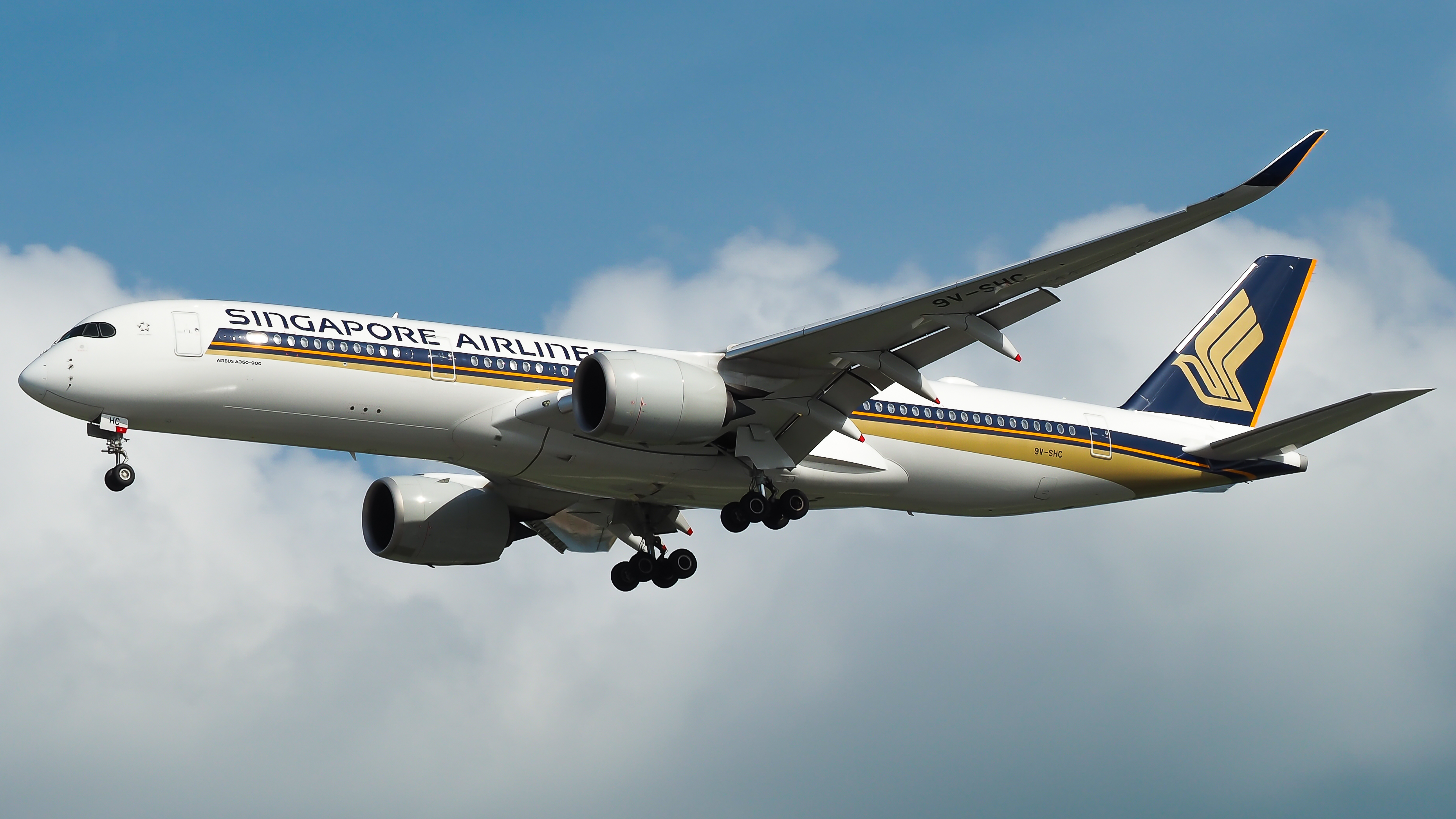 Full size: Singapore Airlines Airbus A350-900 9V-SHC at Singapore-Changi Airport