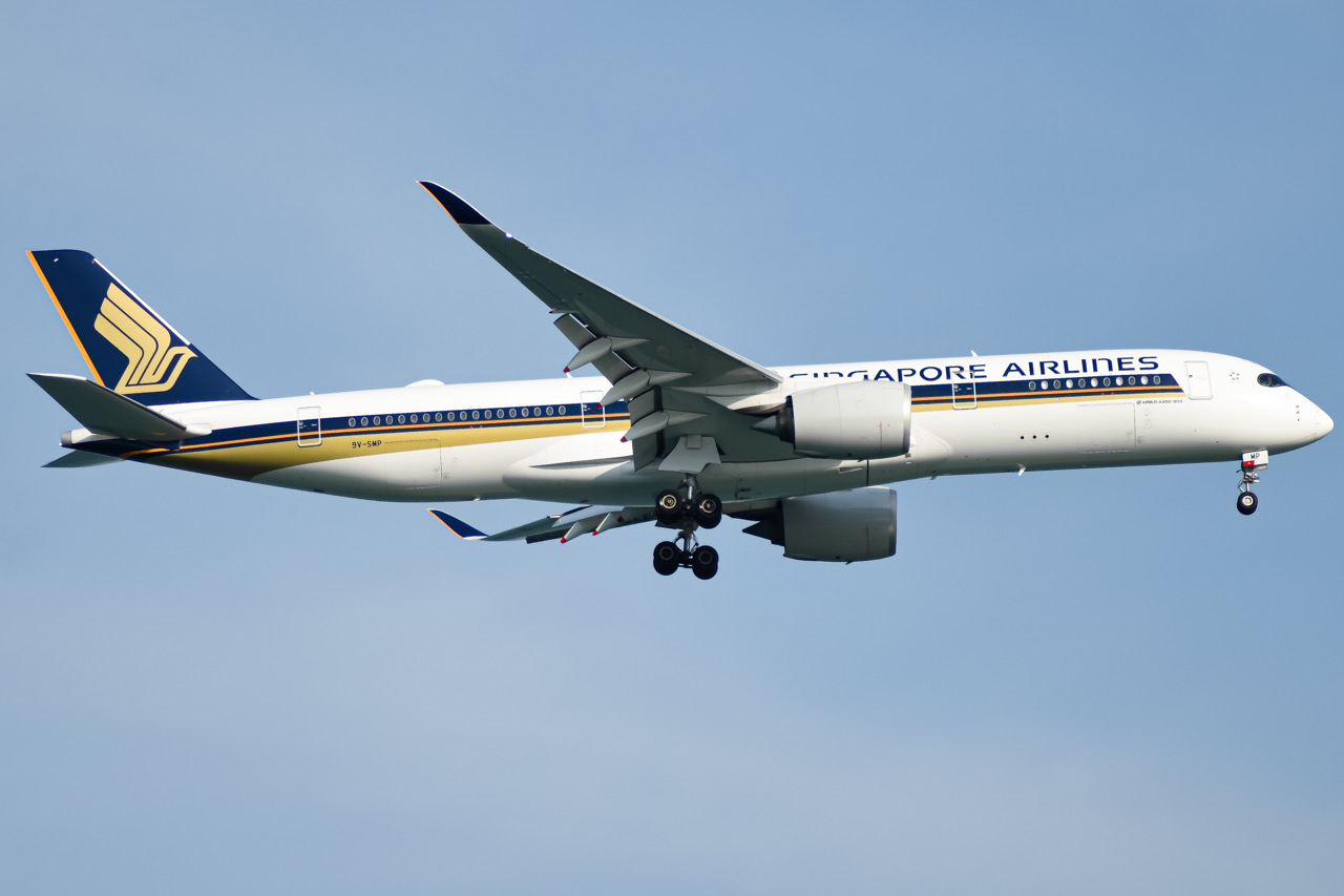 Full size: Singapore Airlines Airbus A350-900 9V-SMP at Singapore-Changi Airport