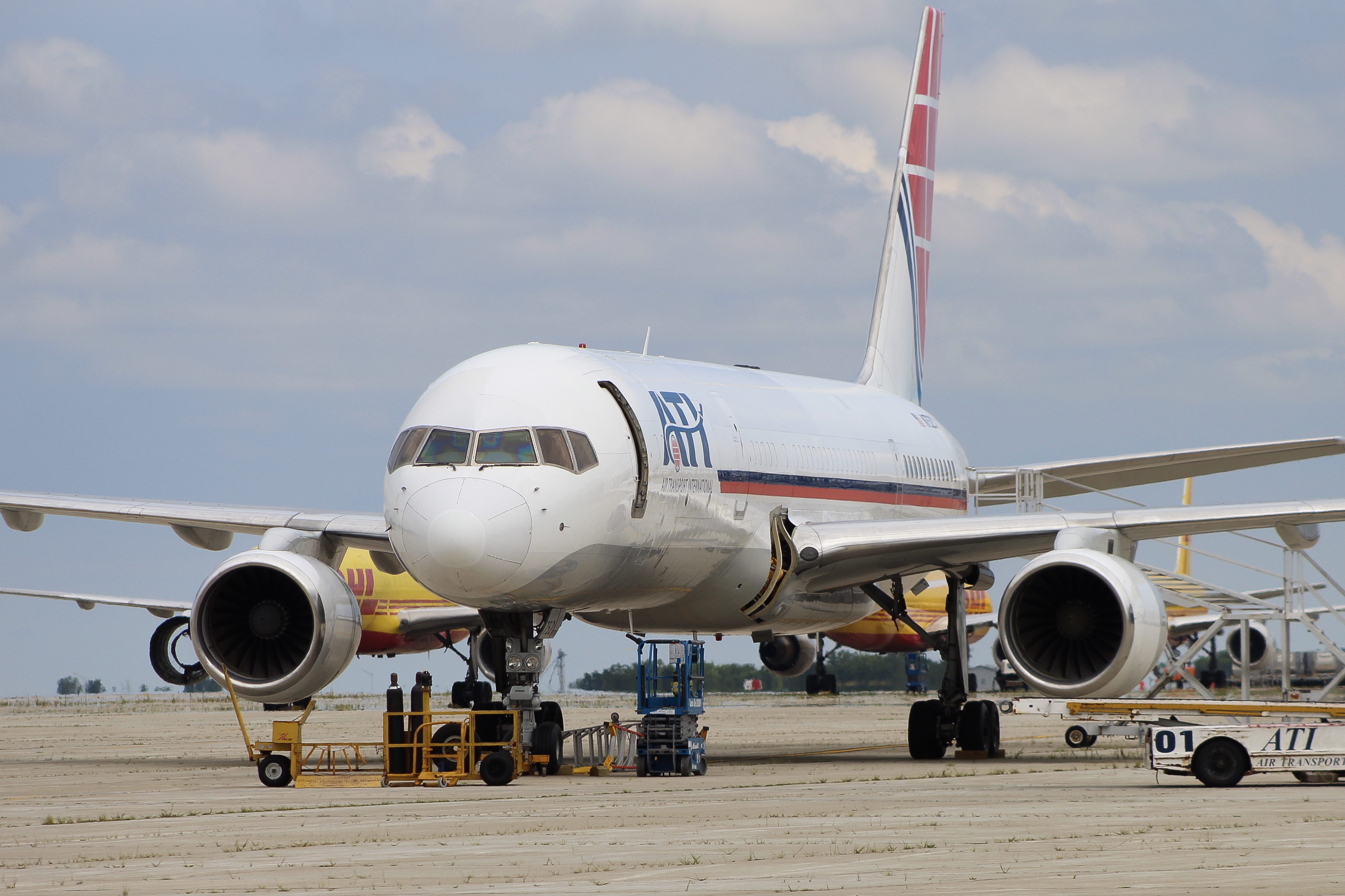 Full size: Air Transport International Boeing 757-200 Combi N752CX at Wilmington Air Park