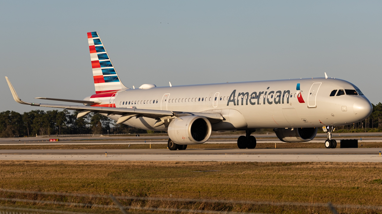Full size: American Airlines Airbus A321NEO N401AN at Orlando International Airport