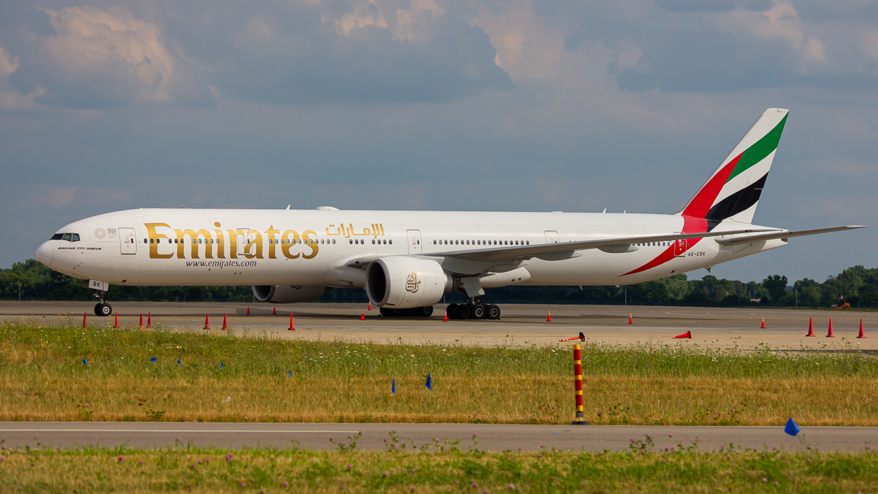 Full size: Emirates Boeing 777-300ER A6-EBK at Rickenbacker International Airport