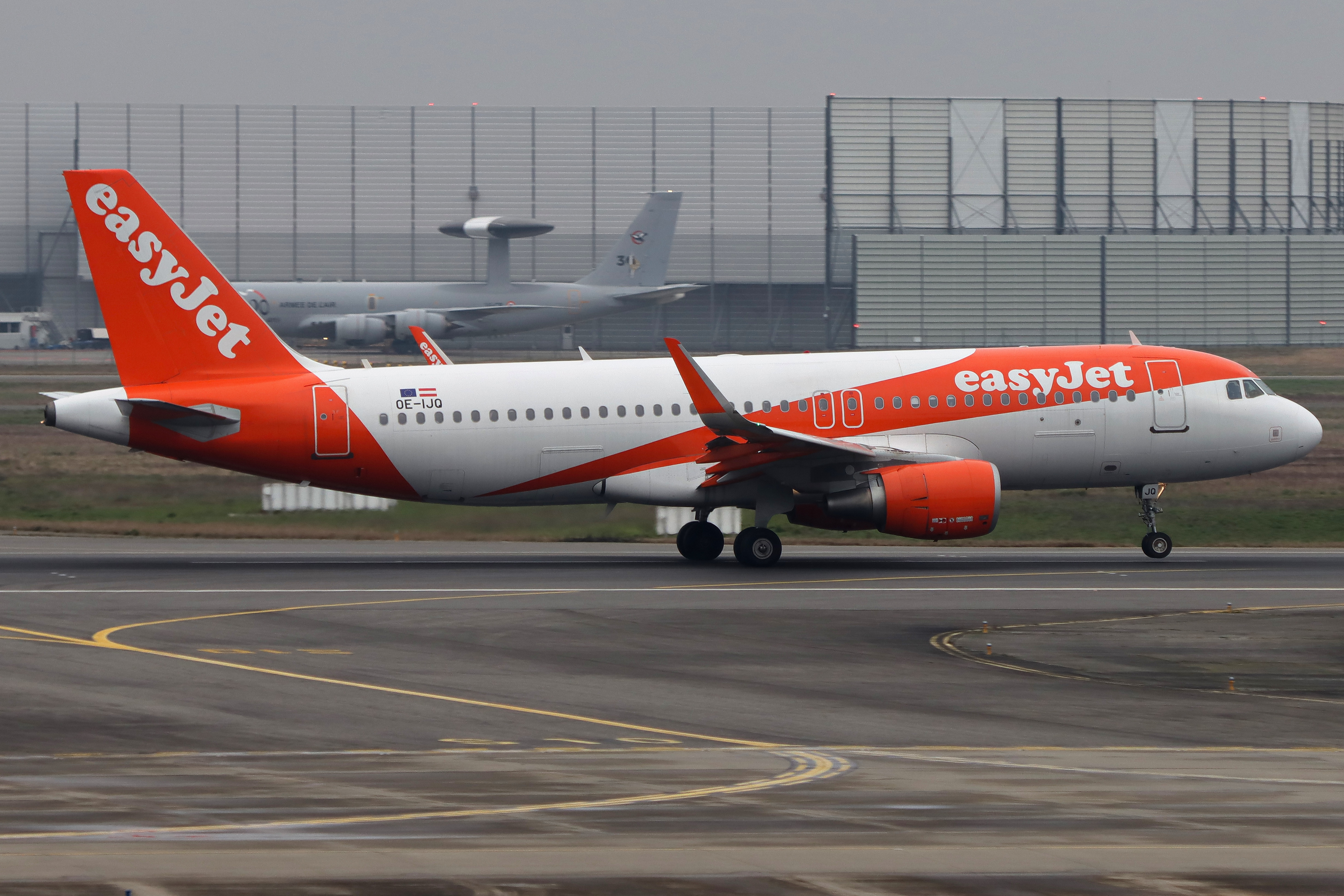 Full size: EasyJet Airbus A320 OE-IJQ at Toulouse Blagnac Airport