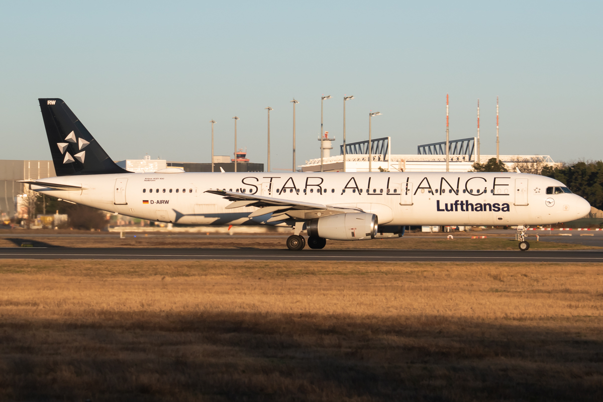 Full size: Lufthansa Airbus A321-200 D-AIRW at Frankfurt International Airport