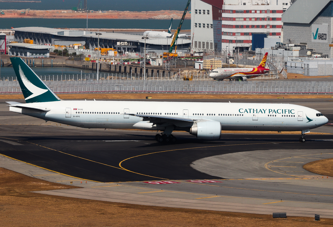 Full size: Cathay Pacific Boeing 777-300ER B-KPO at Hong Kong International Airport
