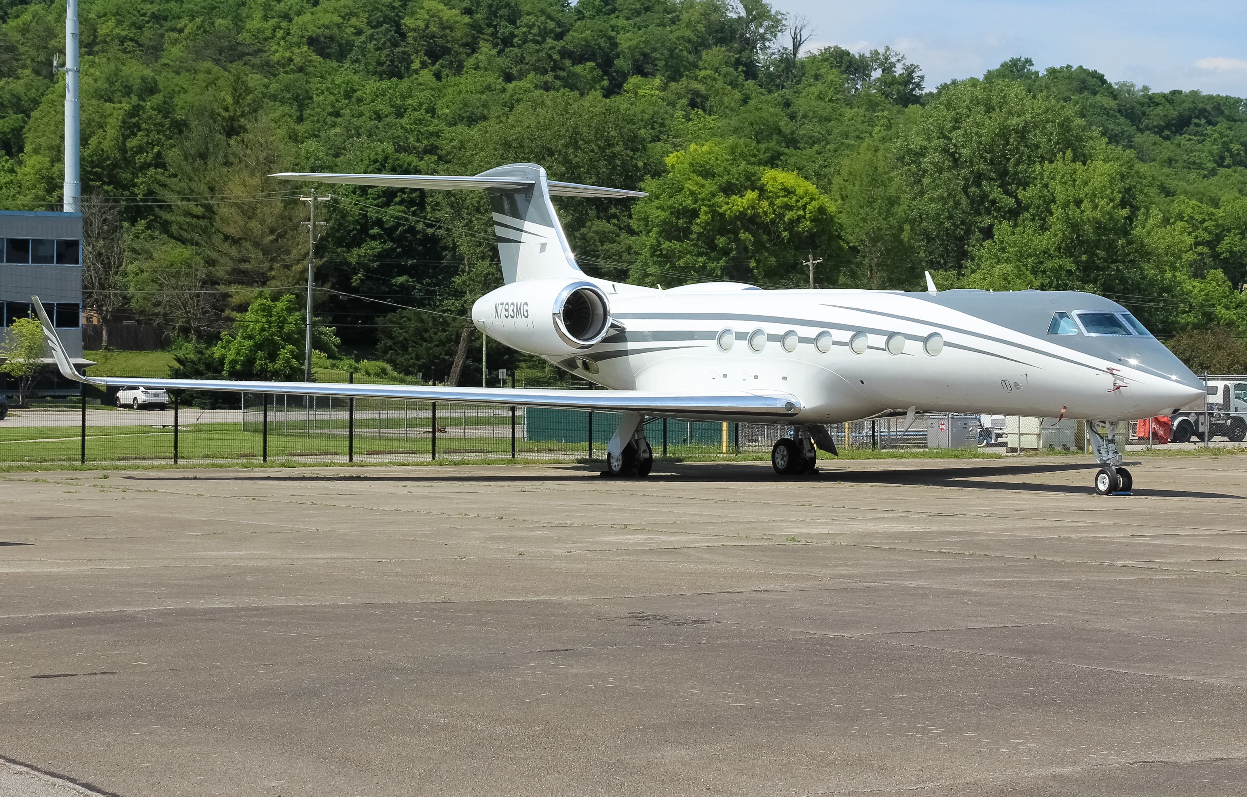 Full size: PRIVATE Gulfstream G550 N793MG at Cincinnati Municipal Airport/Lunken Field