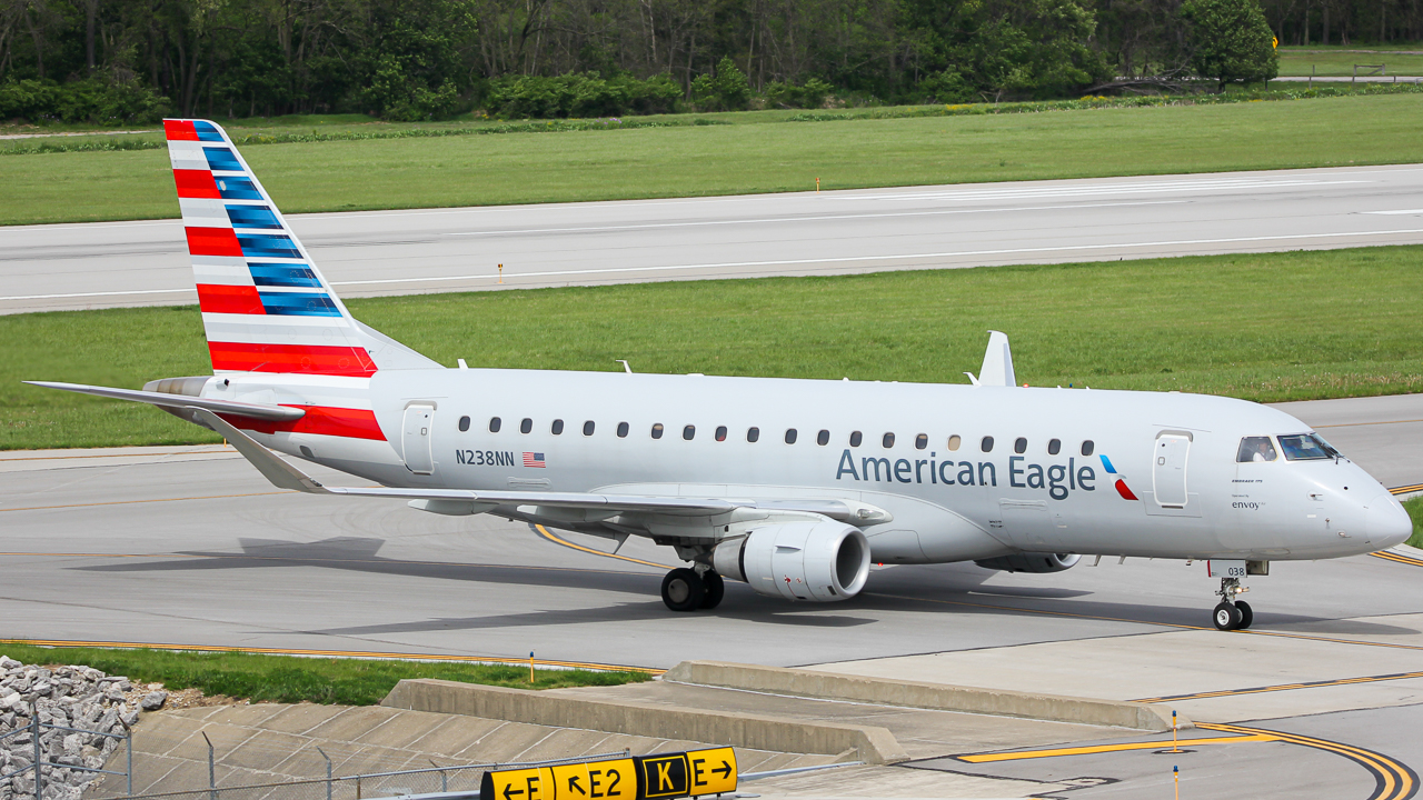 Full size: American Eagle Embraer E175LR N238NN at John Glenn Columbus International Airport