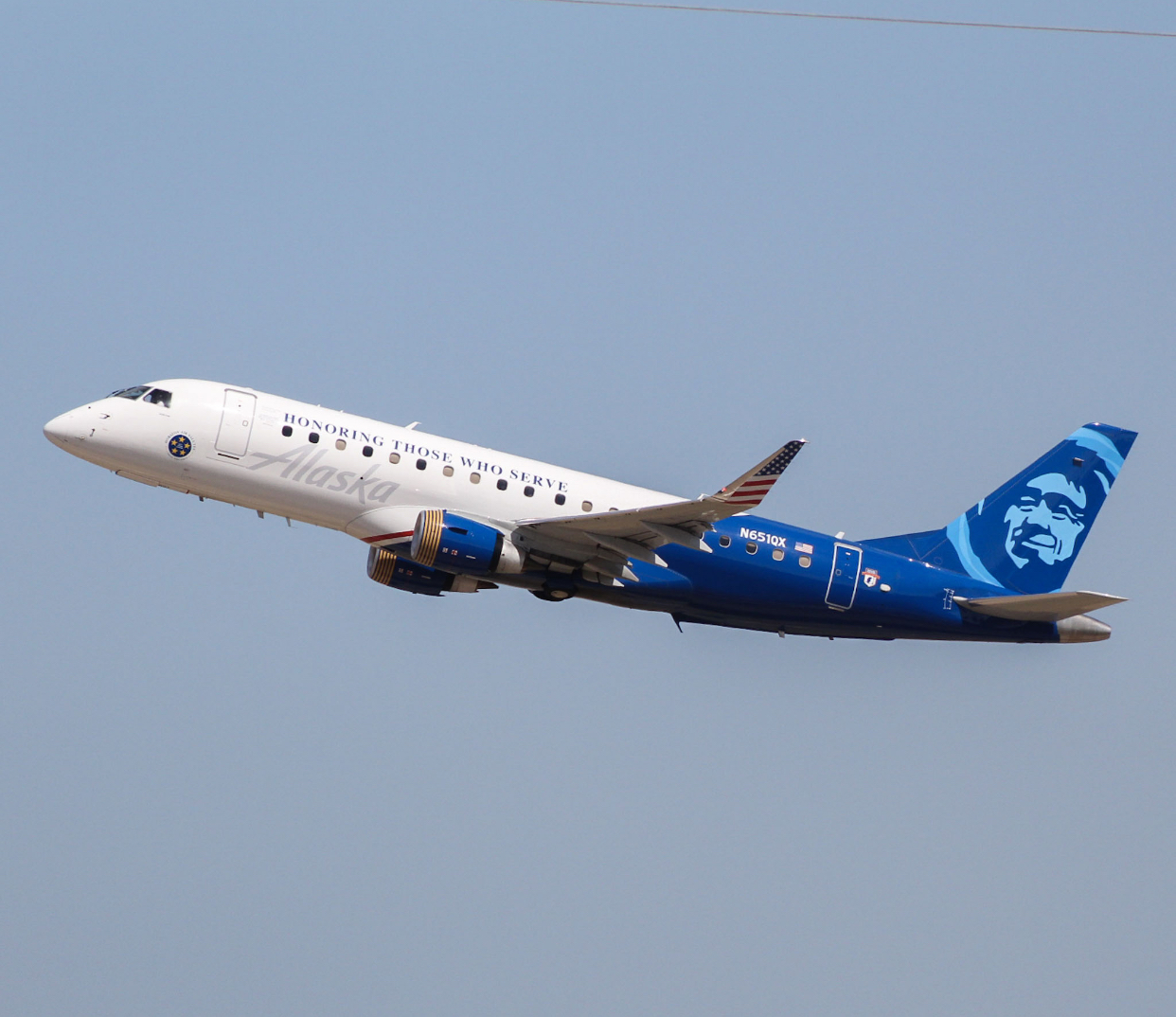 Full size: Horizon Air Embraer E175 N651QX at Austin-Bergstrom International Airport