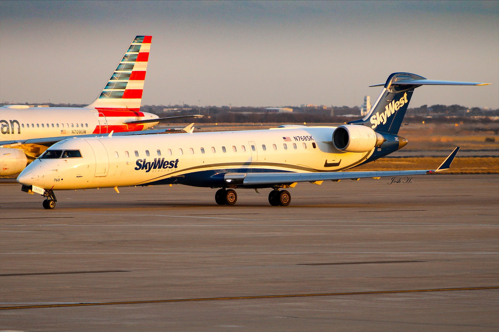 Full size: SkyWest Airlines Mitsubishi CRJ-700 N768SK at Dallas-Fort Worth International Airport