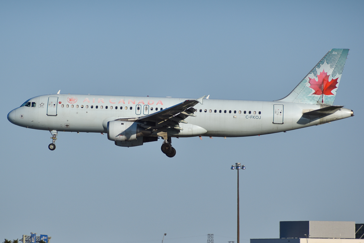 Full size: Air Canada Airbus A321-200 C-FKOJ at Lester B Pearson International Airport