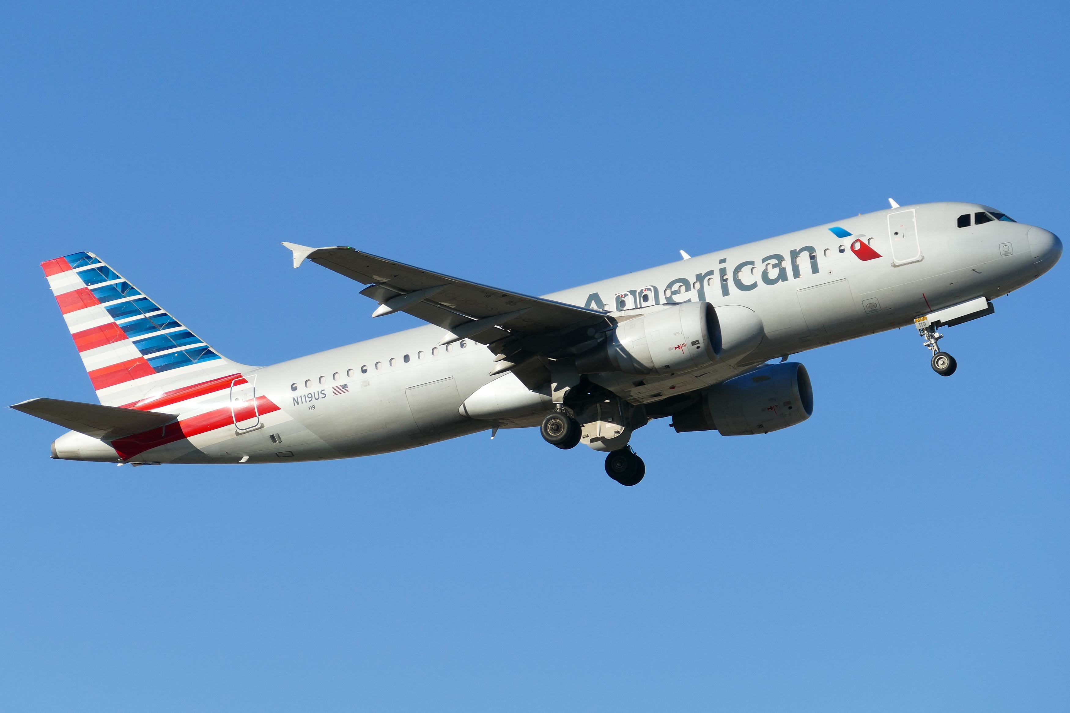 Full size: American Airlines Airbus A320 N119US at Austin-Bergstrom International Airport