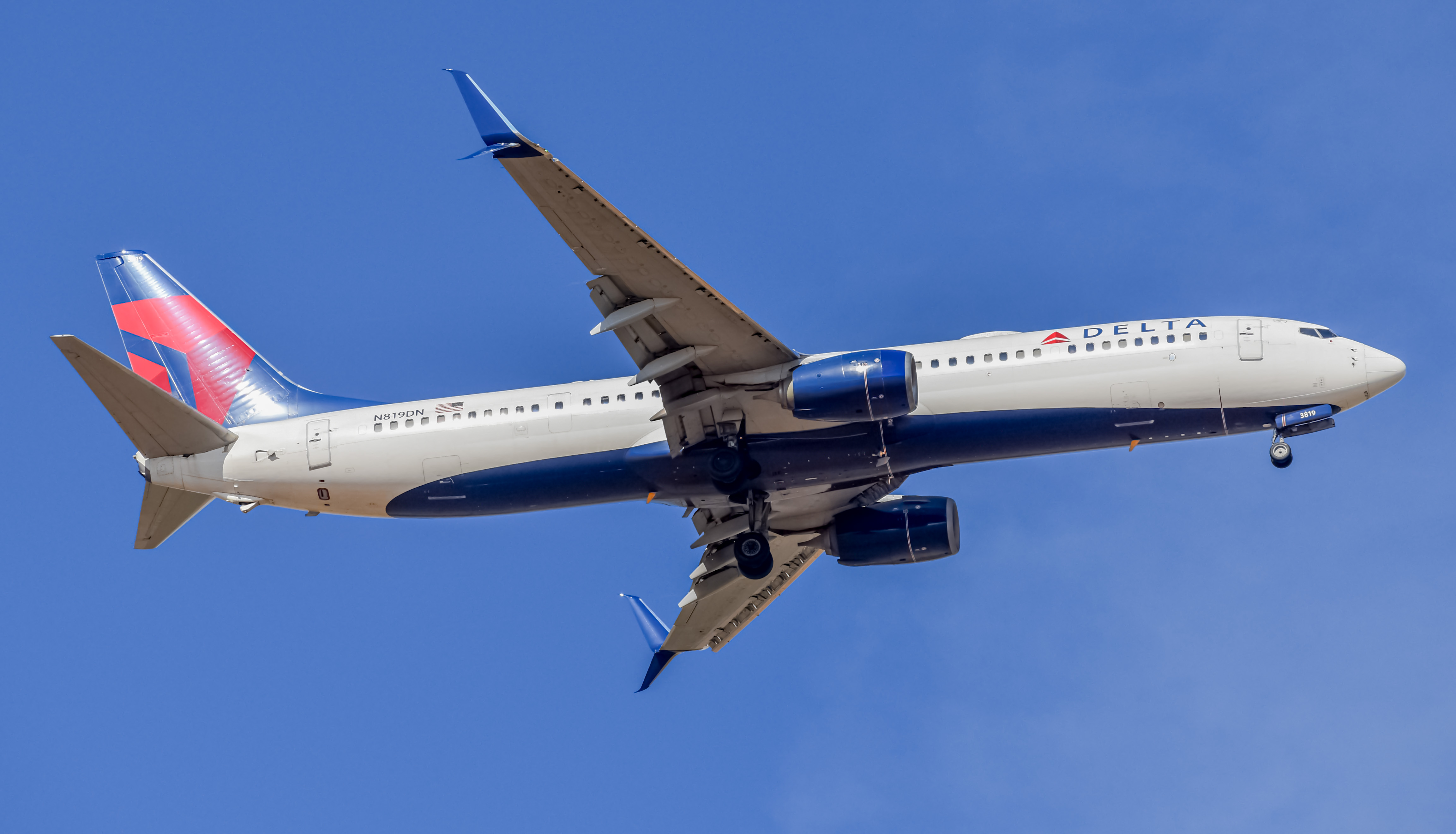 Full size: Delta Airlines Boeing 737-900ER N819DN at Denver International Airport
