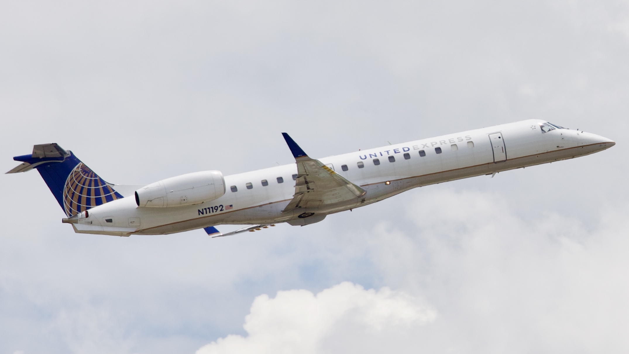 Full size: United Express Embraer ERJ145 N11192 at Houston-George Bush Intercontinental Airport