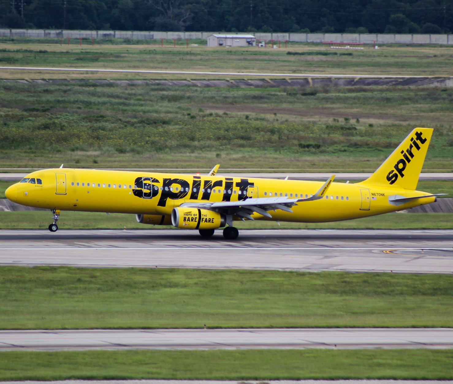 Full size: Spirit Airlines Airbus A321-200 N670NK at Houston-George Bush Intercontinental Airport