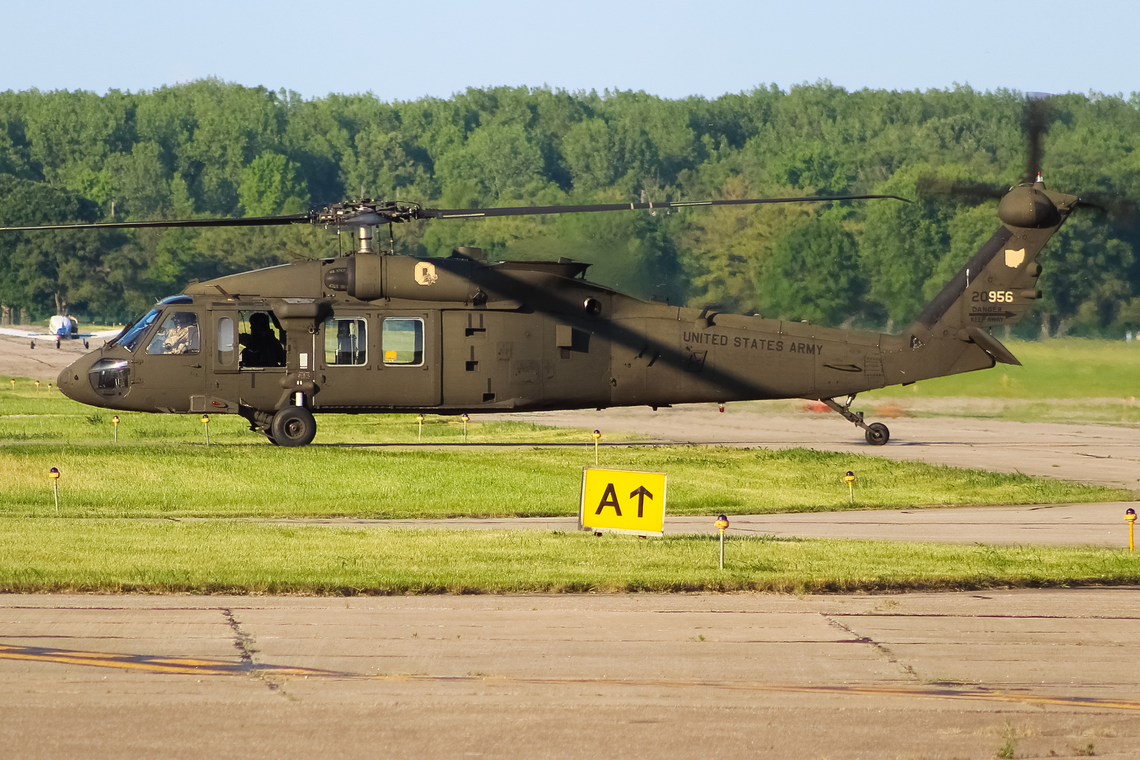 Full size: USA - United States Army Sikorsky UH-60L Blackhawk 17-20956 at Cincinnati Municipal Airport/Lunken Field