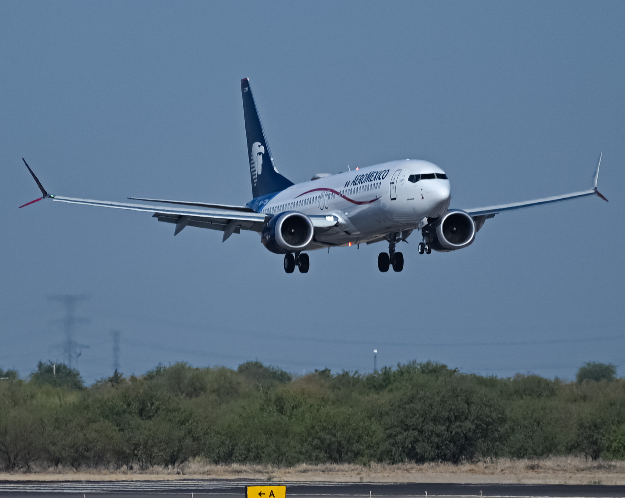 Full size: Aeromexico Boeing 737 MAX 8 XA-CCM at Hermosillo International Airport