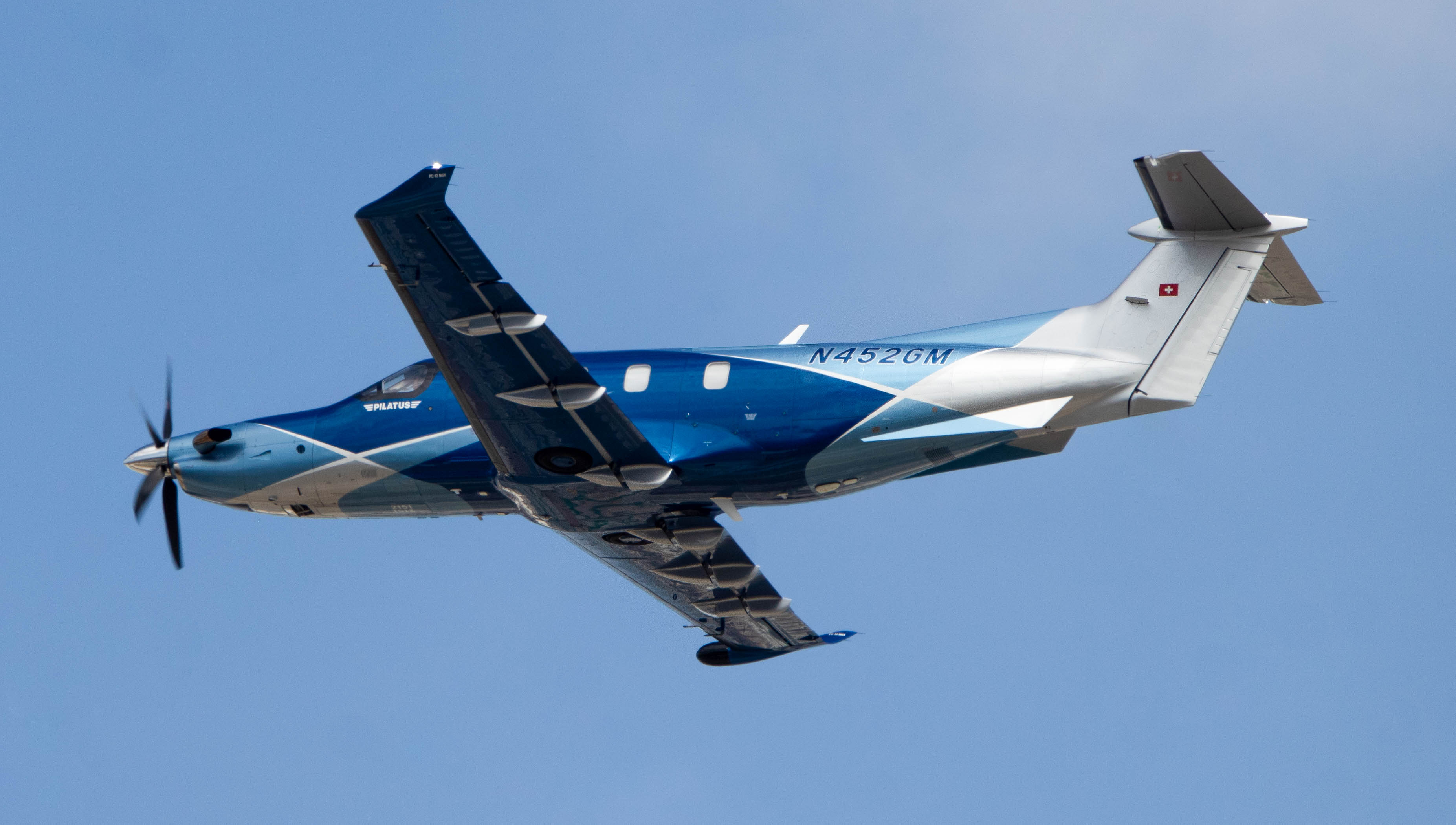 Full size: PRIVATE Pilatus PC-12 N452GM at Los Angeles International Airport