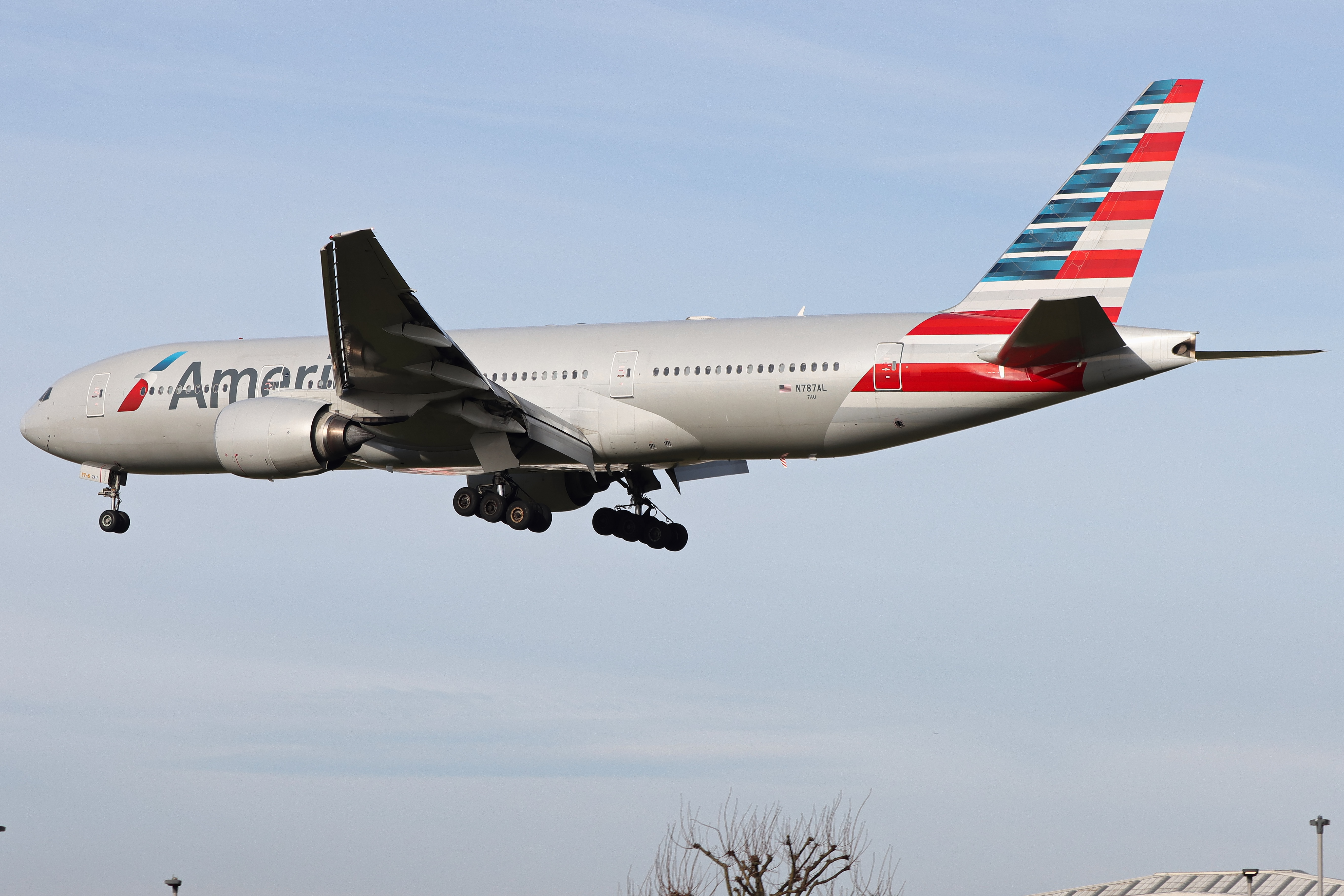 Full size: American Airlines  Boeing 777-200ER N787AL at London Heathrow International Airport