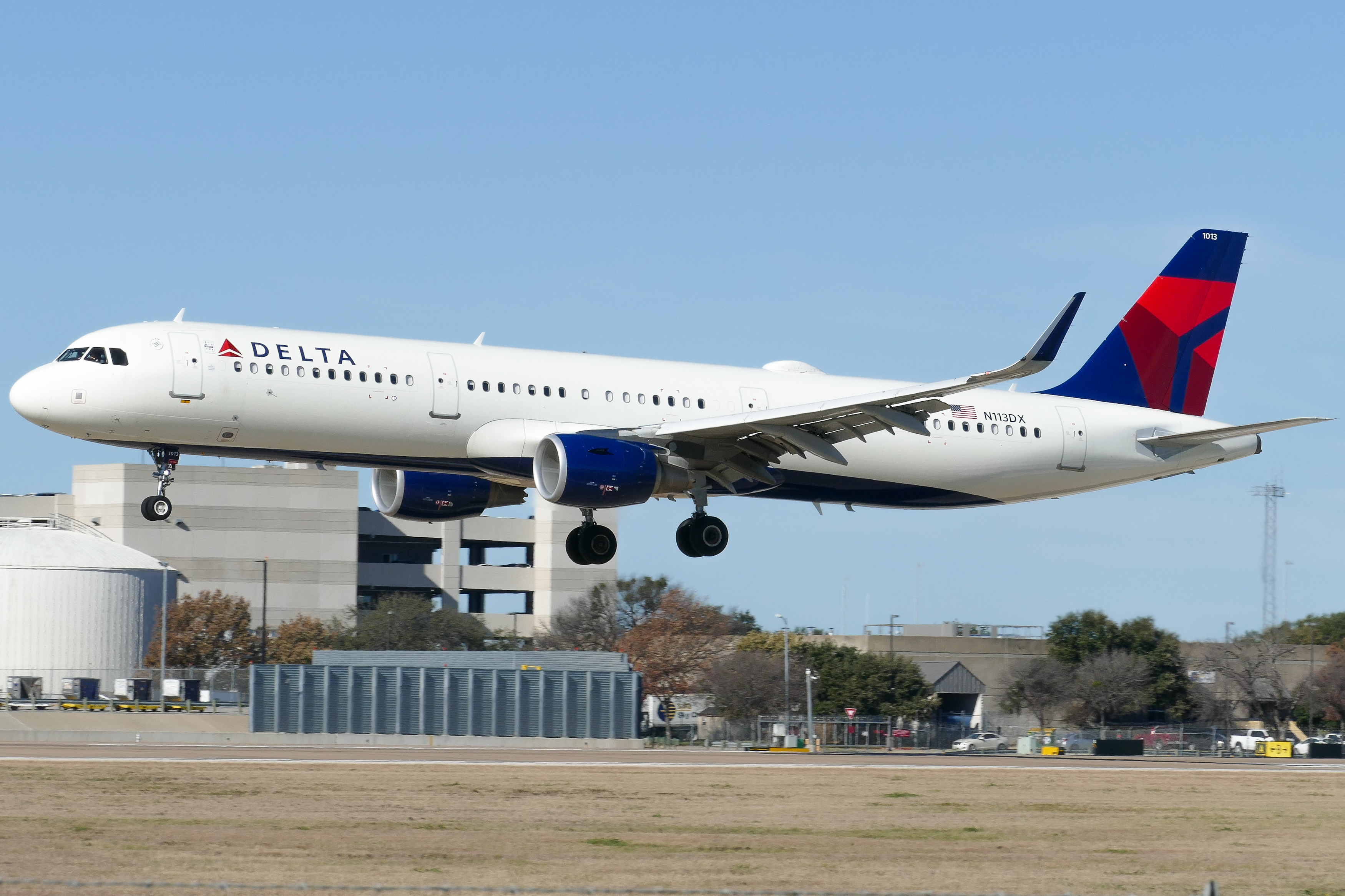 Full size: Delta Airlines Airbus A321-200 N113DX at Austin-Bergstrom International Airport