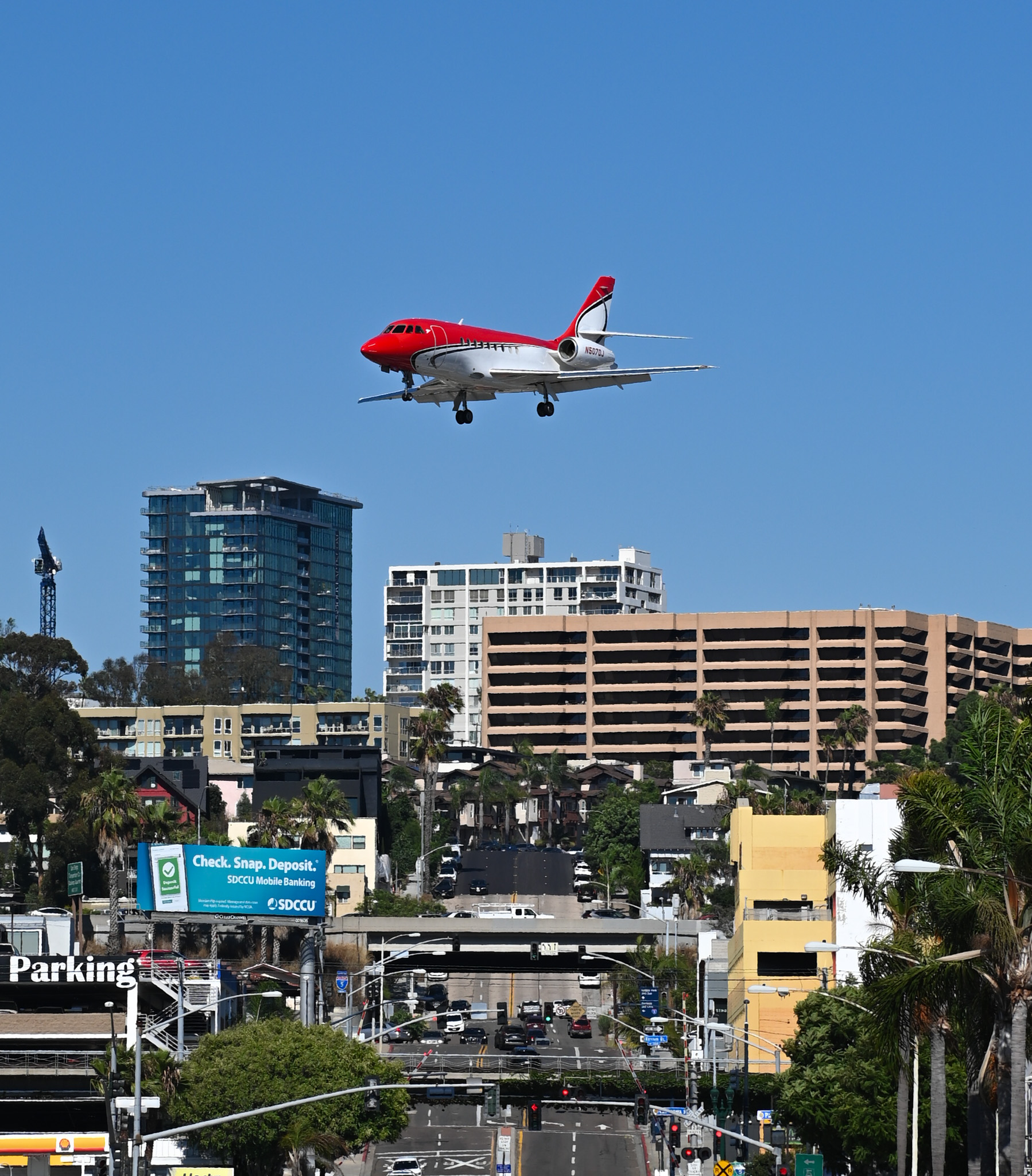 Full size: PRIVATE Dassault Falcon 2000EX N507DJ at San Diego International Airport