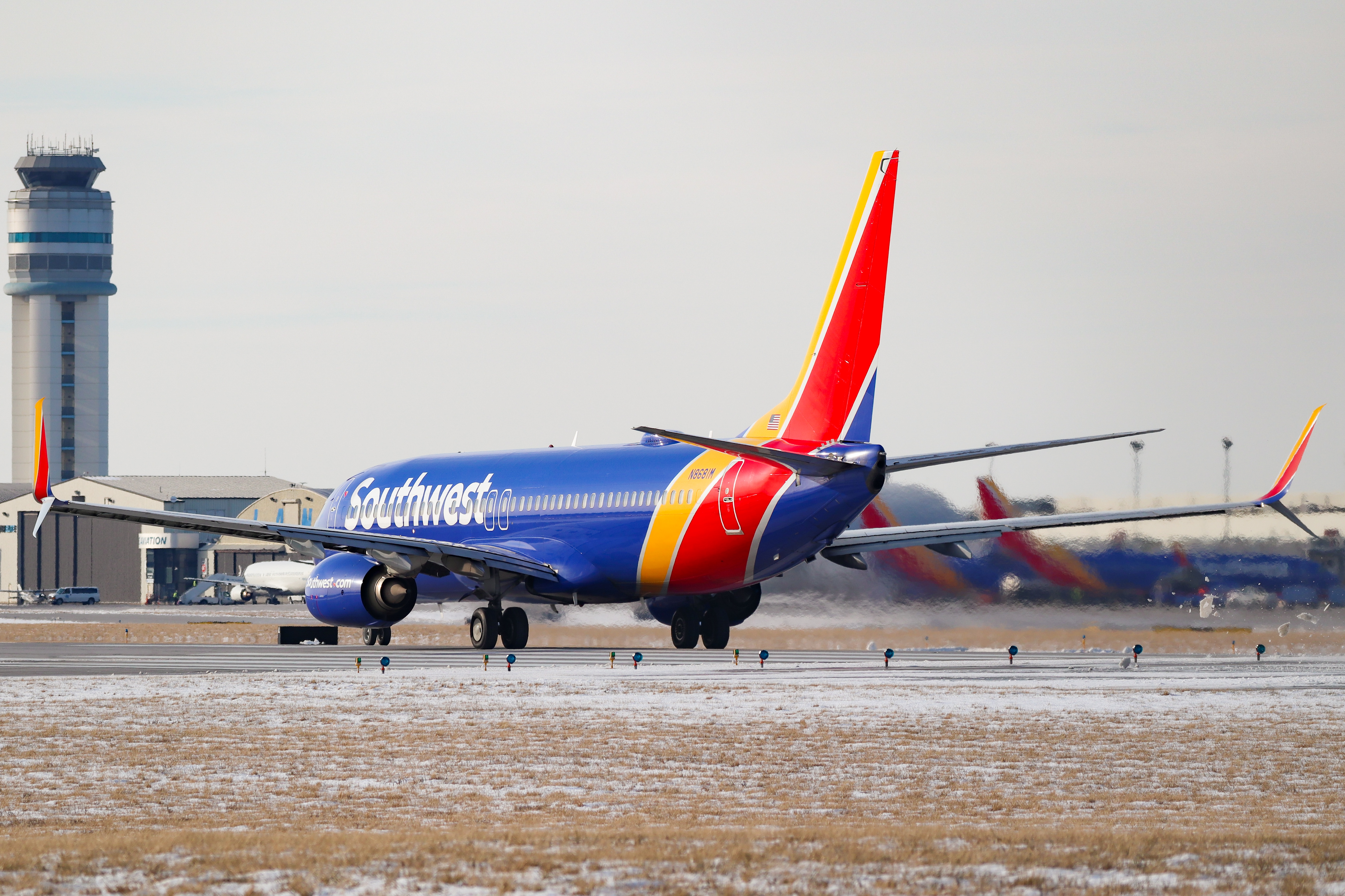 Full size: Southwest Airlines Boeing 737-800 N8681M at John Glenn Columbus International Airport