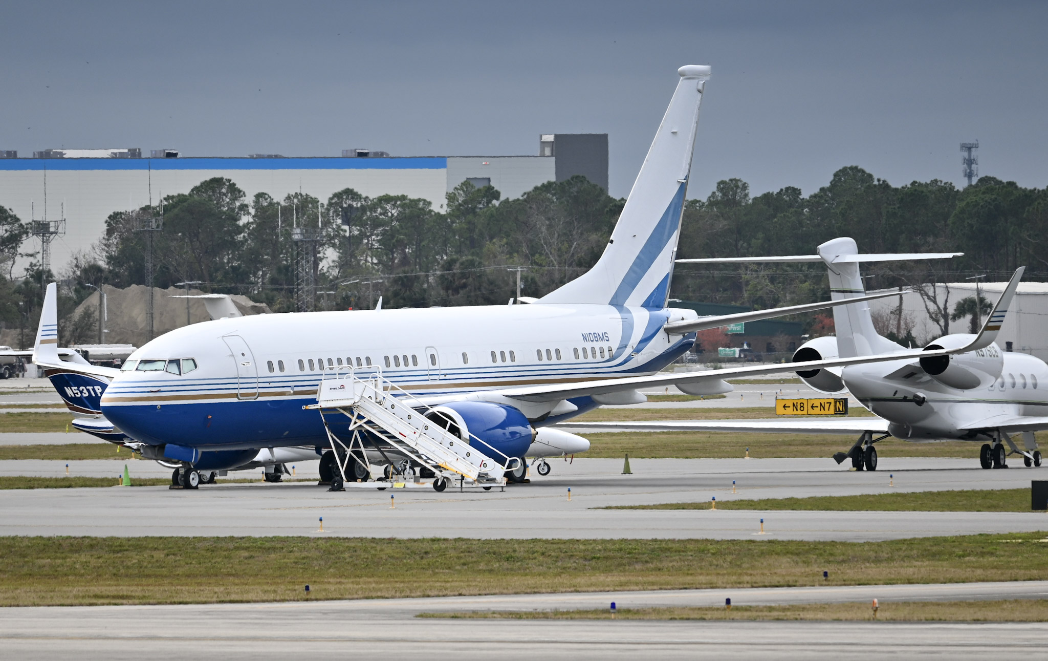 Full size: Las Vegas Sands Boeing 737-700BBJ N108MS at Daytona Beach International Airport