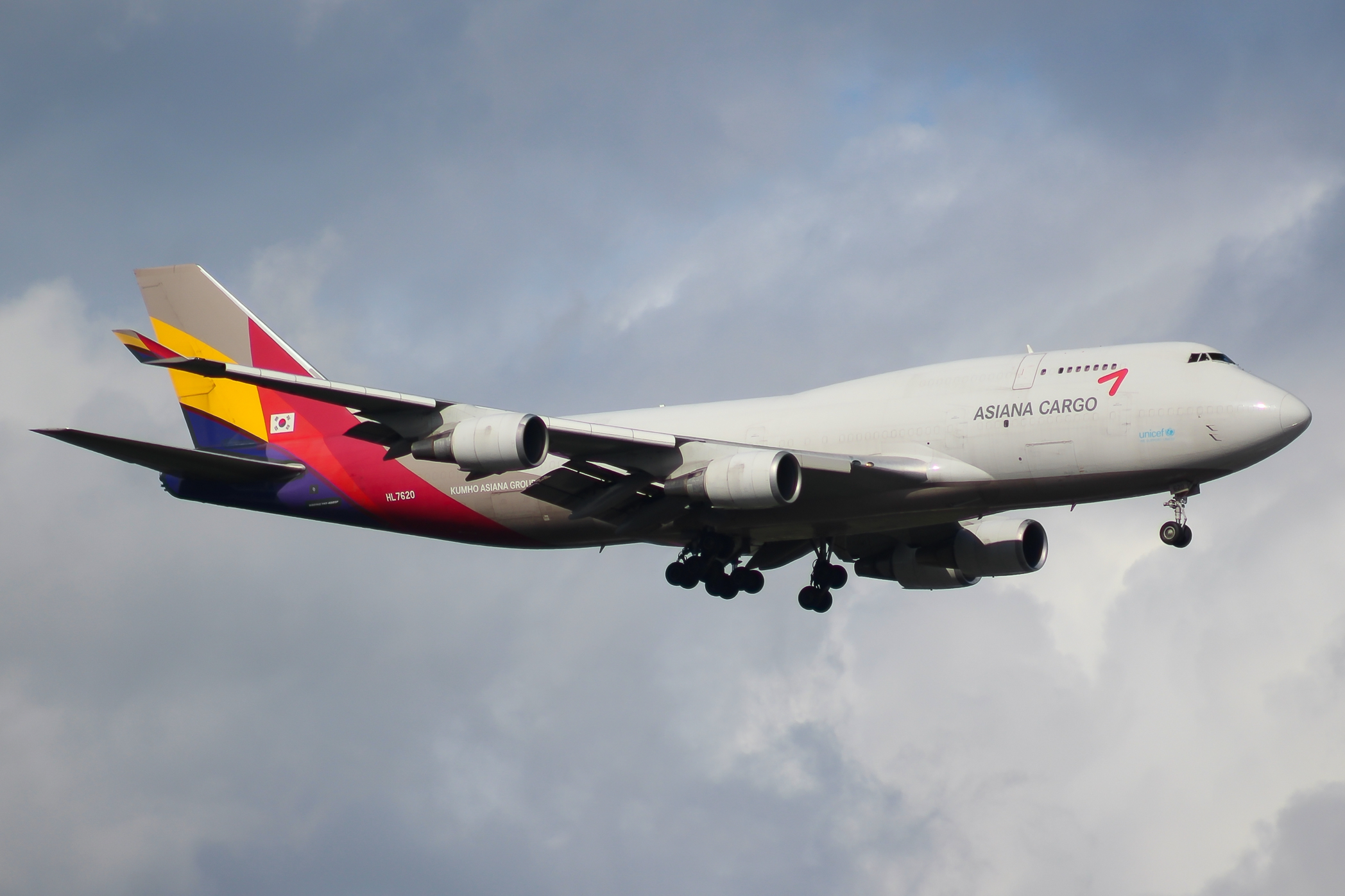 Full size: Asiana Airlines Cargo Boeing 747-400F HL7620 at Seattle-Tacoma International Airport