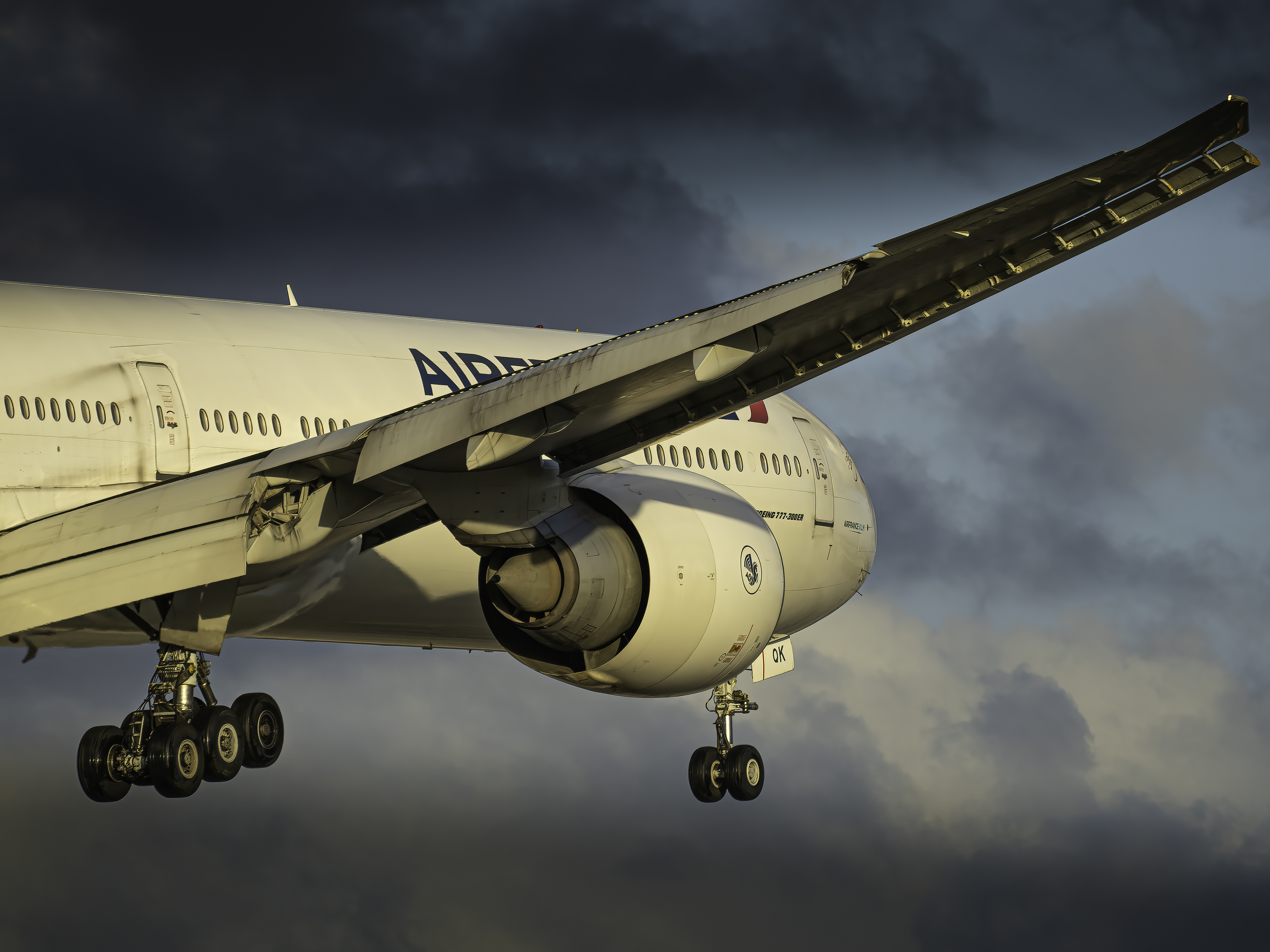 Full size: Air France Boeing 777-300ER F-GSQK at Miami International Airport