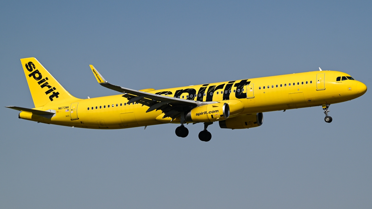 Full size: Spirit Airlines Airbus A321-200 N673NK at Dallas-Fort Worth International Airport