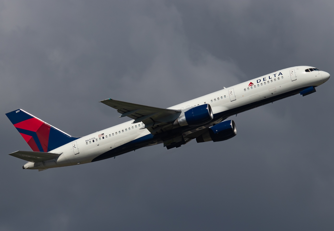 Full size: Delta Airlines Boeing 757-200 N697DL  at Tampa International Airport