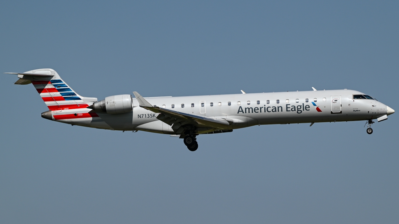Full size: American Eagle Mitsubishi CRJ-700 N713SK at Dallas-Fort Worth International Airport