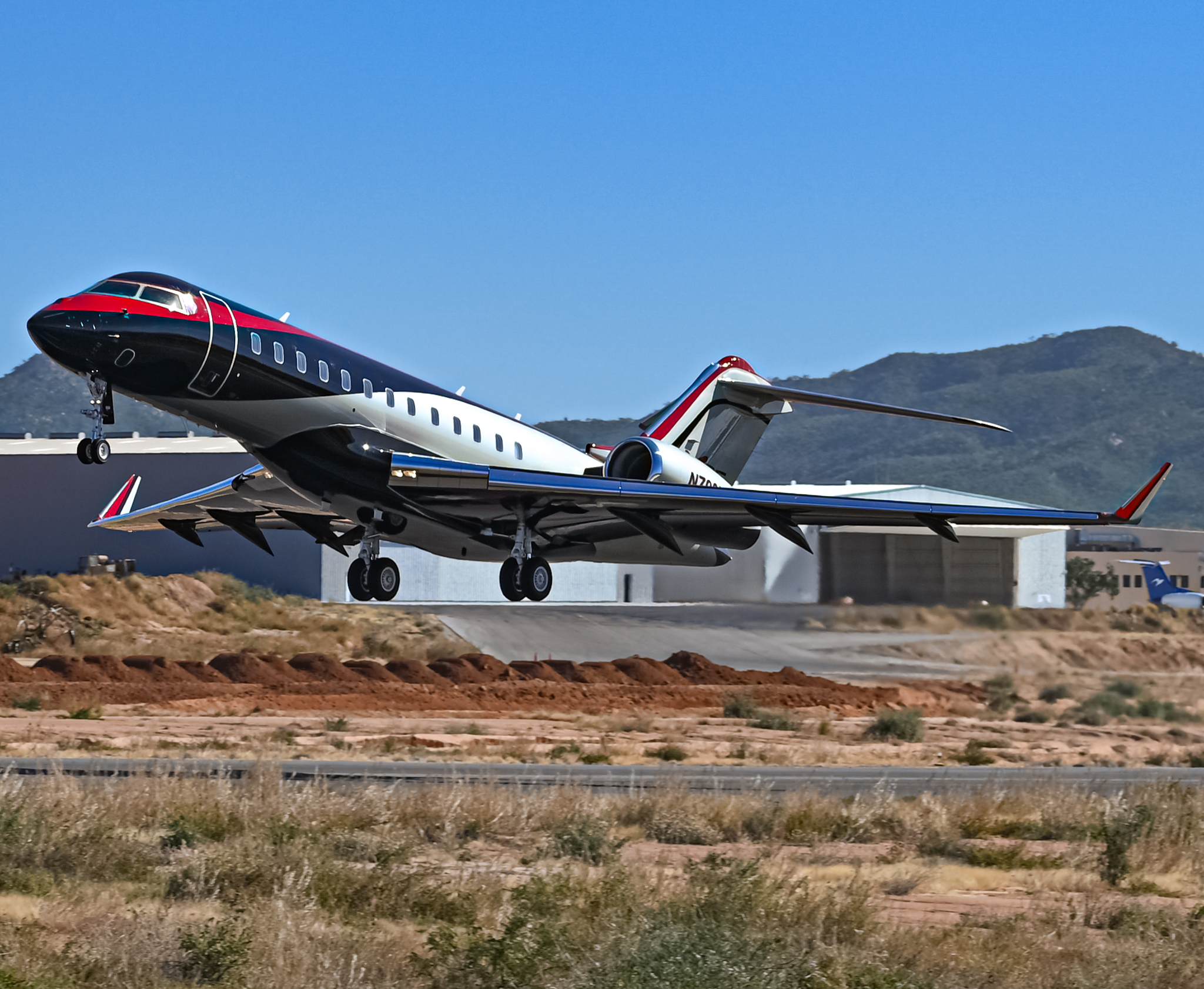 Full size: PRIVATE Bombardier Global Express N700YB at Aeropuerto de Cabo San Lucas Internacional