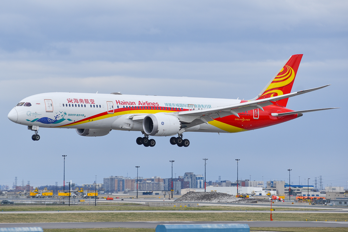 Full size: Hainan Airlines Boeing 787-9 B-1342 at Lester B Pearson International Airport