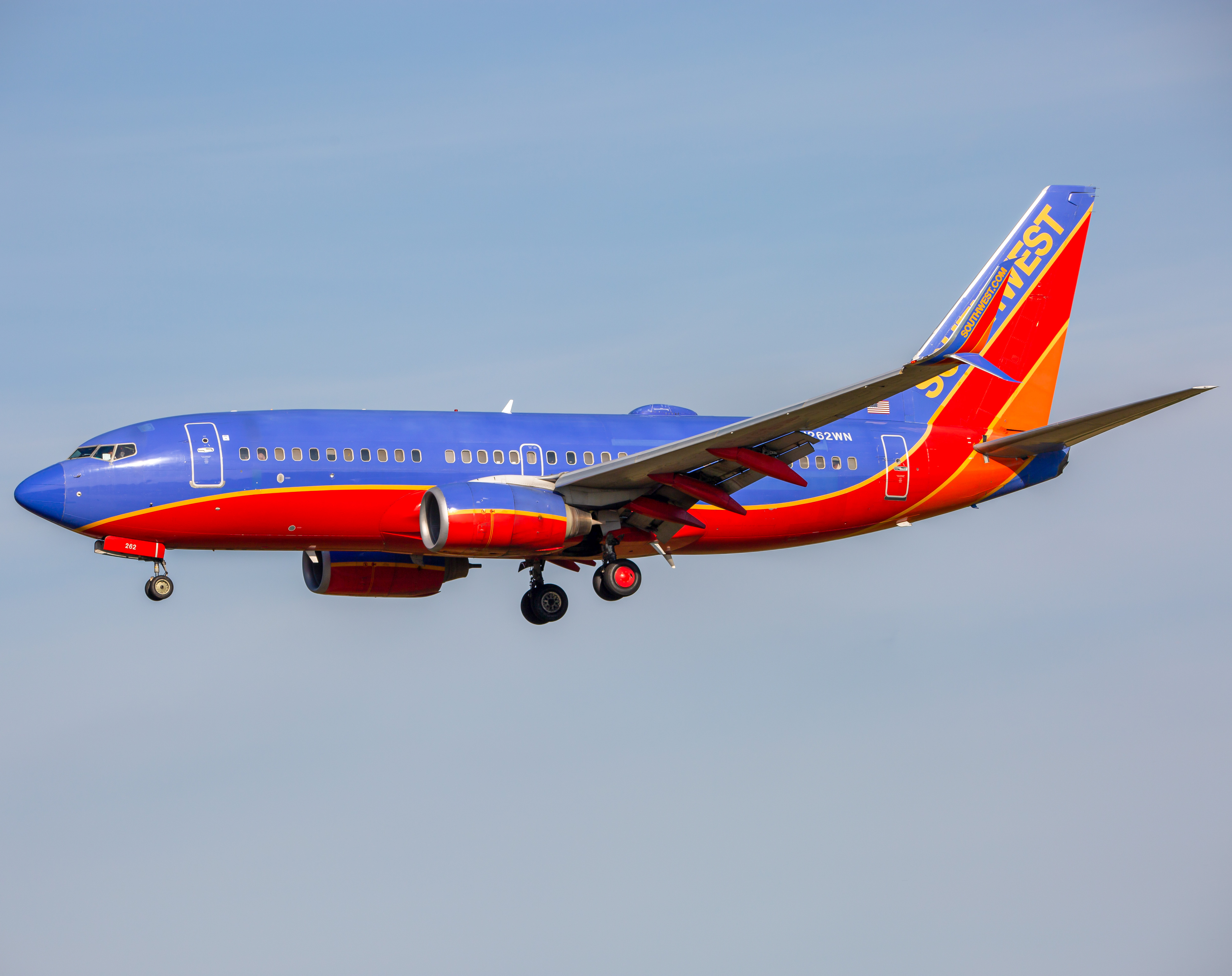 Full size: Southwest Airlines Boeing 737-700 N262WN at Baltimore/Washington International Thurgood Marshall Airport