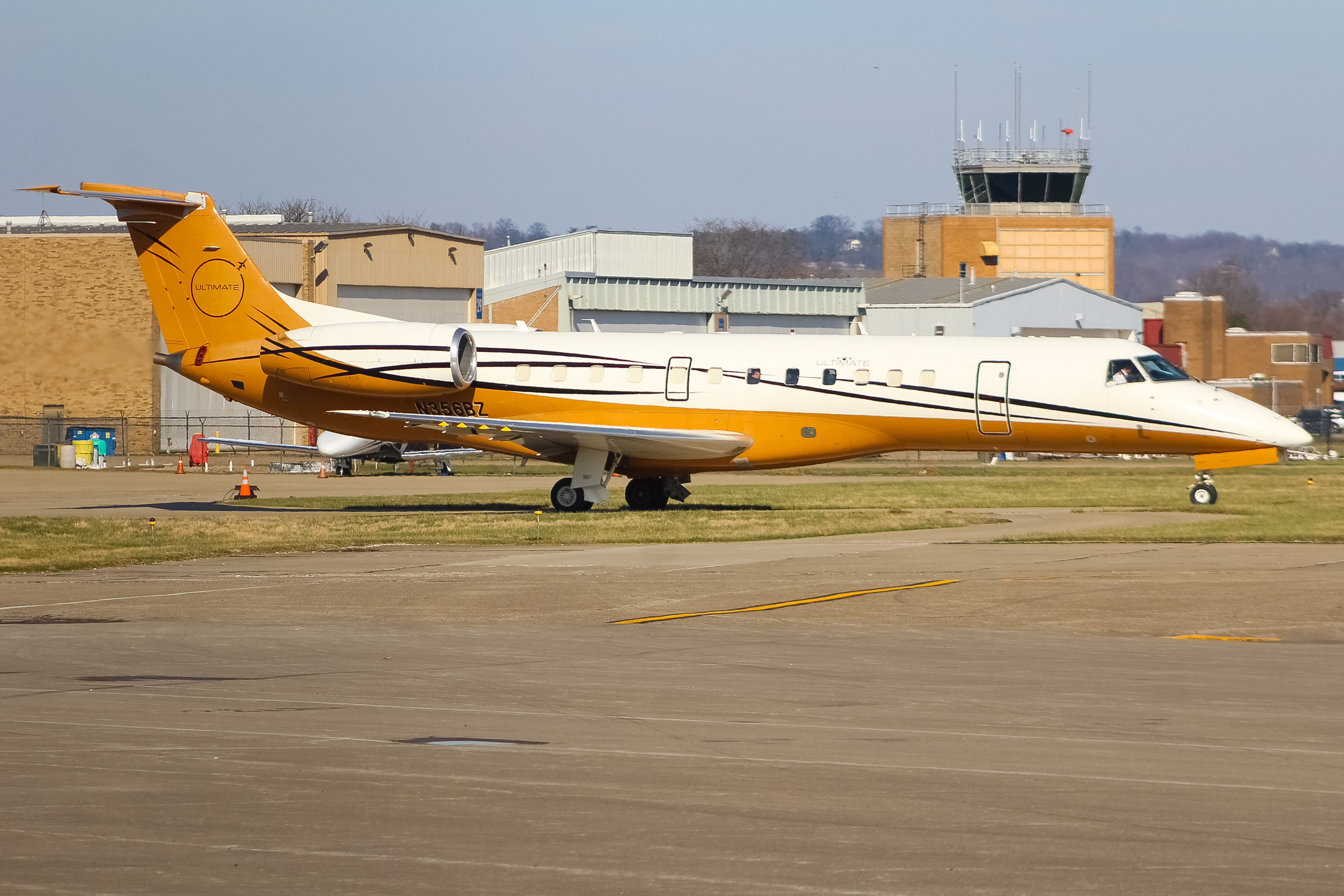 Full size: Ultimate Air Shuttle Embraer ERJ135 N356BZ at Cincinnati Municipal Airport/Lunken Field