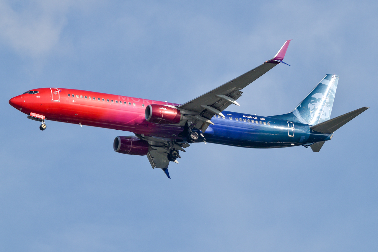 Full size: Alaska Airlines Boeing 737-900ER N493AS at Raleigh-Durham International Airport