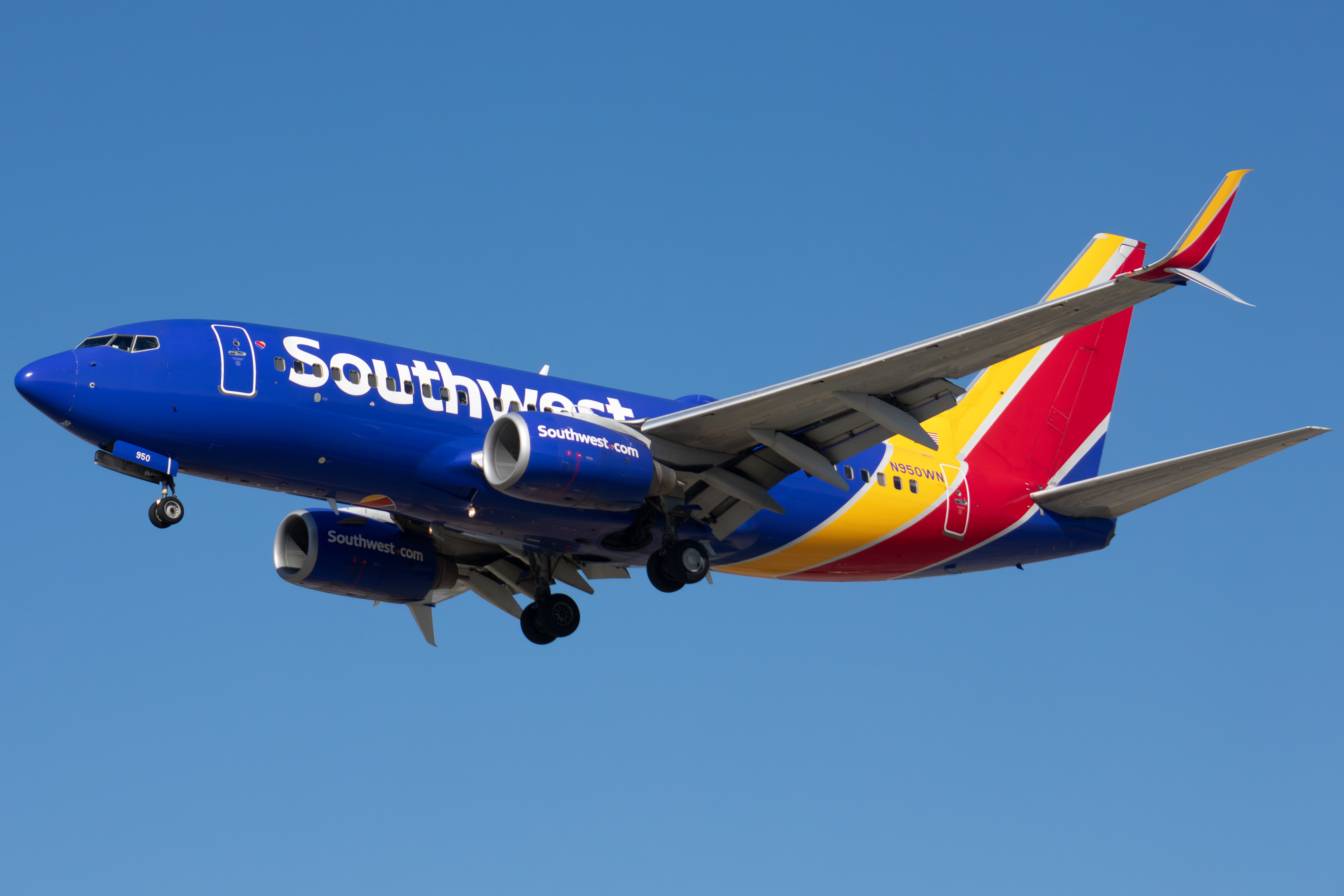 Full size: Southwest Airlines Boeing 737-700 N950WN at Norman Y Mineta San Jose International Airport
