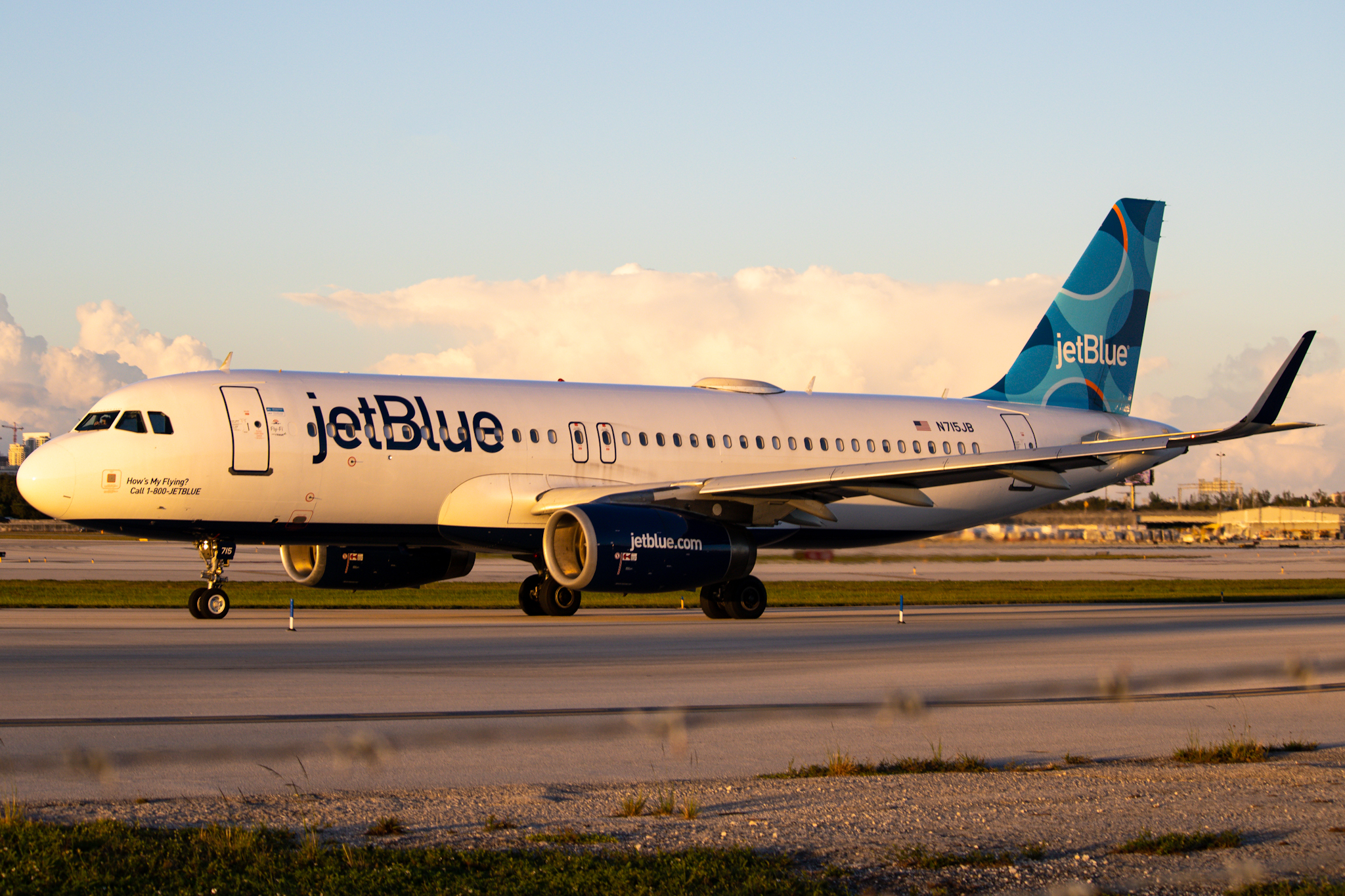 Full size: JetBlue Airways Airbus A320 N715JB at Fort Lauderdale/Hollywood International Airport