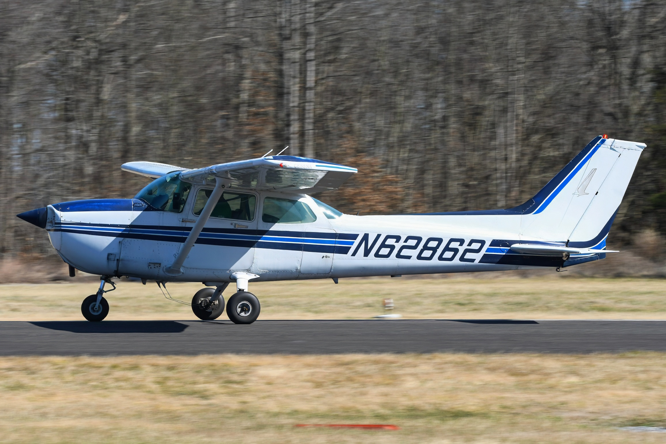Full size: PRIVATE Cessna 172 N62862 at Flying W Airport