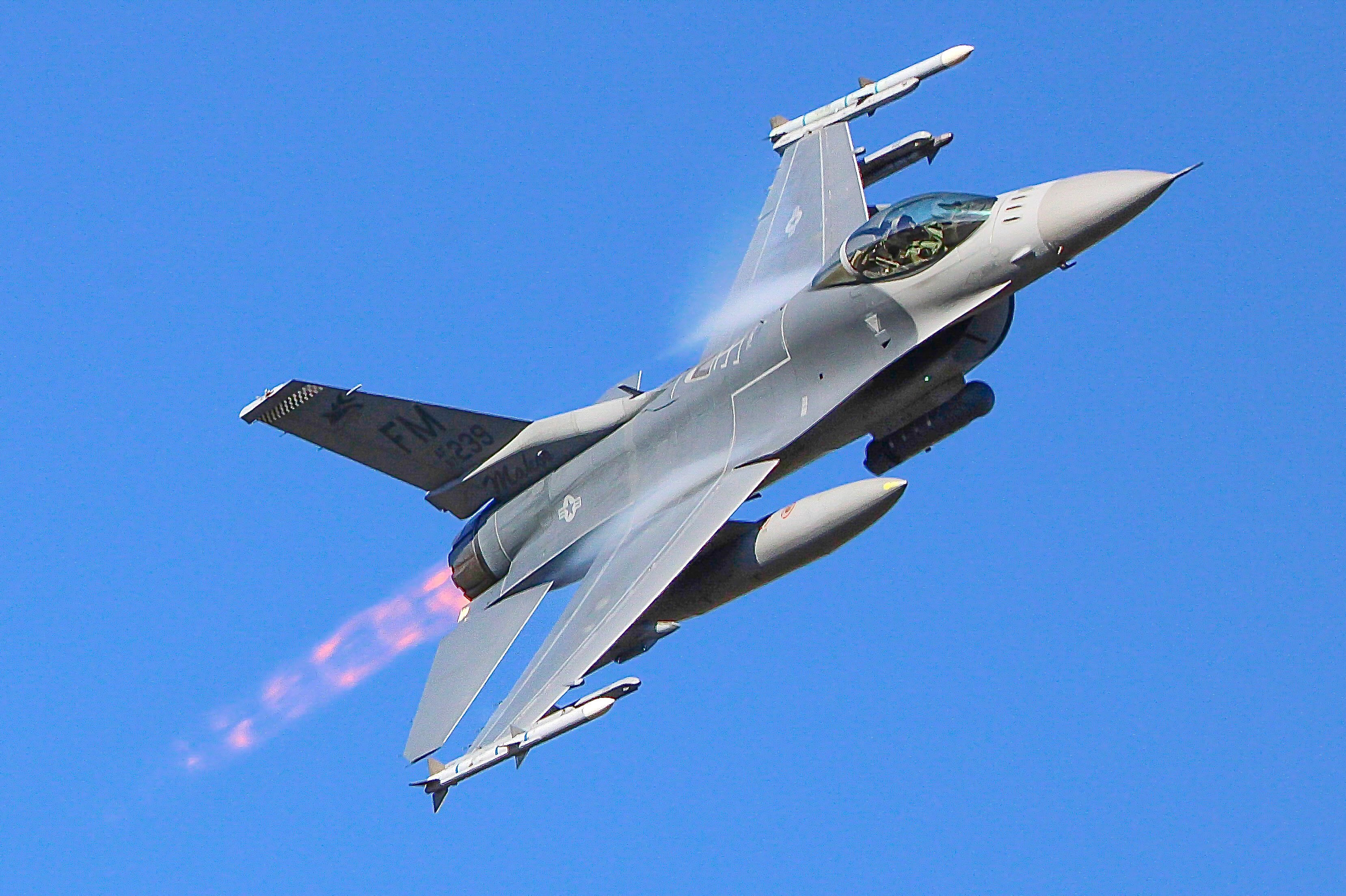 Full size: USAF - United States Air Force General Dynamics F-16 Fighting Falcon 87-0239 at 