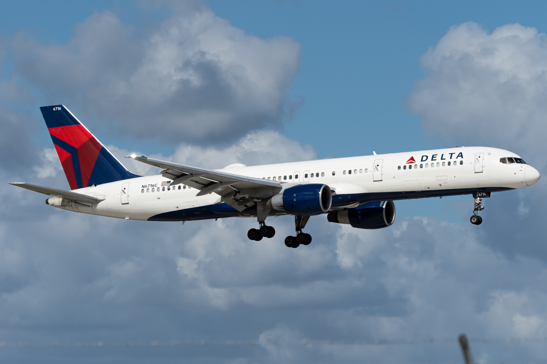 Full size: Delta Airlines Boeing 757-200 N6716C at Fort Lauderdale/Hollywood International Airport