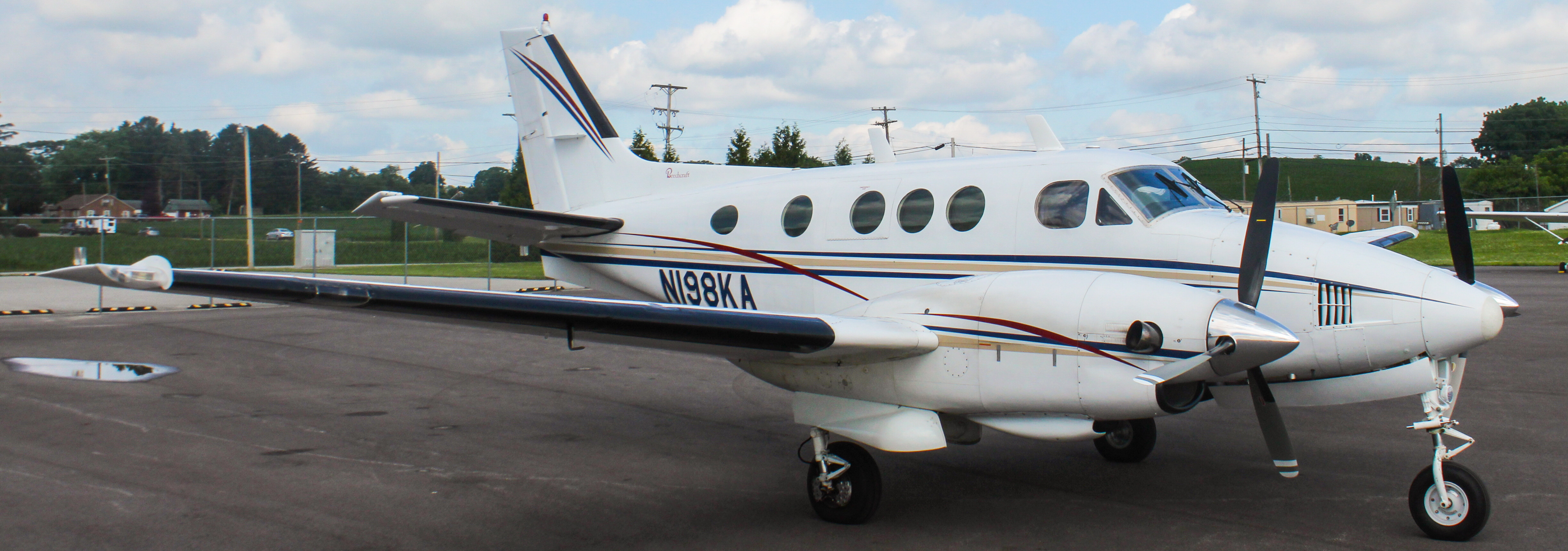 Full size: PRIVATE Beechcraft King Air C90 N198KA at York Airport