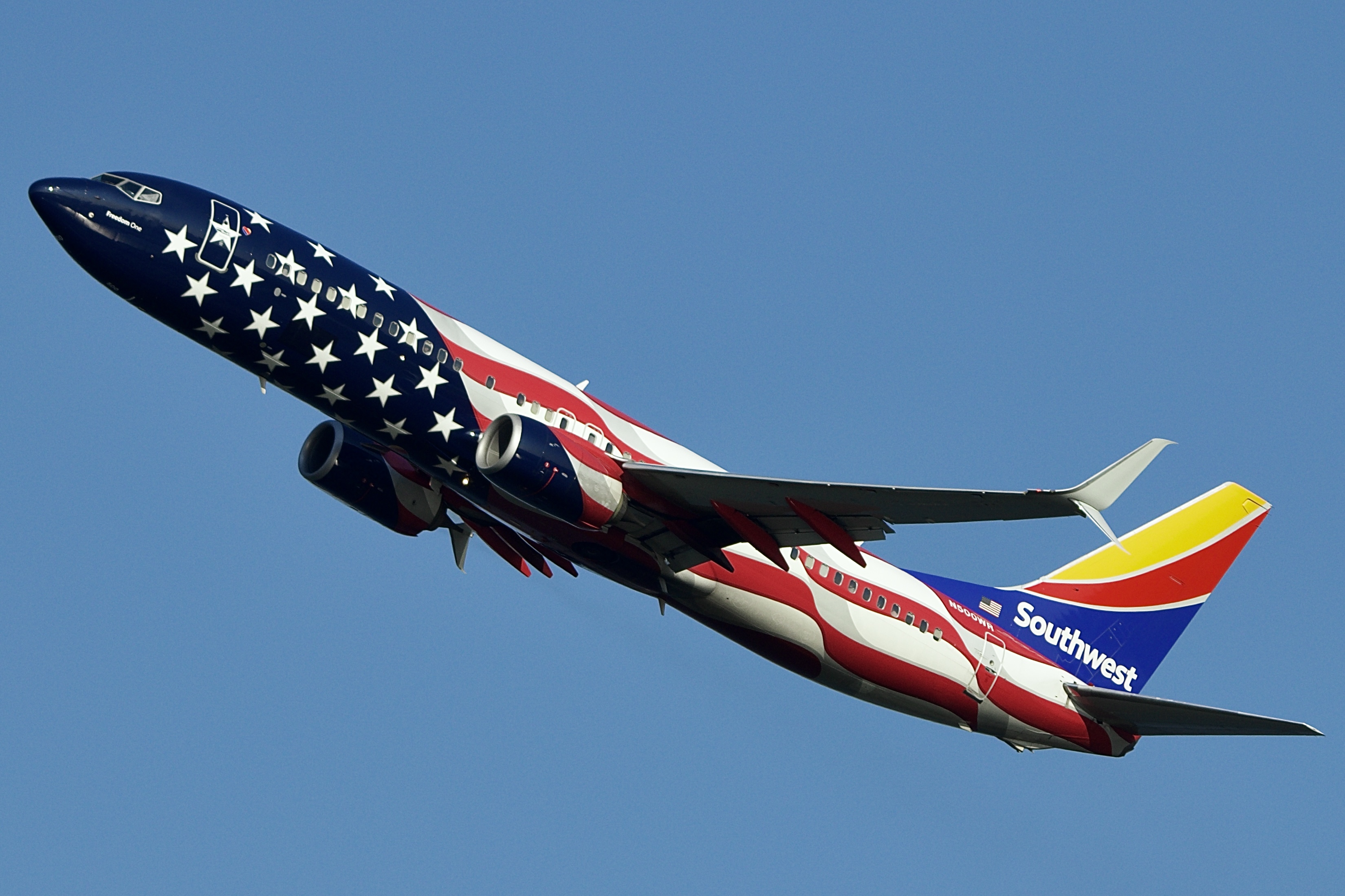 Full size: Southwest Airlines Boeing 737-800 N500WR at Ronald Reagan National Airport