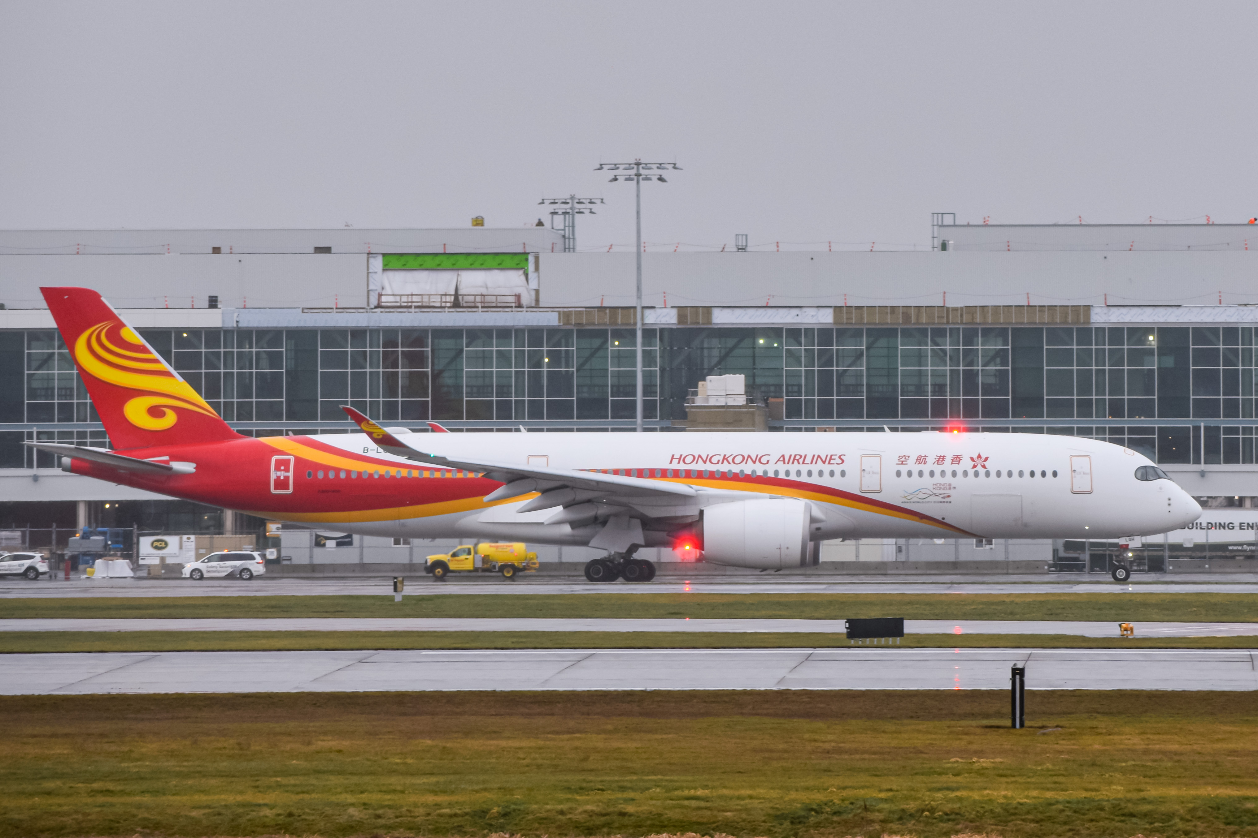Full size: Hong Kong Airlines Airbus A350-900 B-LGH at Vancouver International Airport