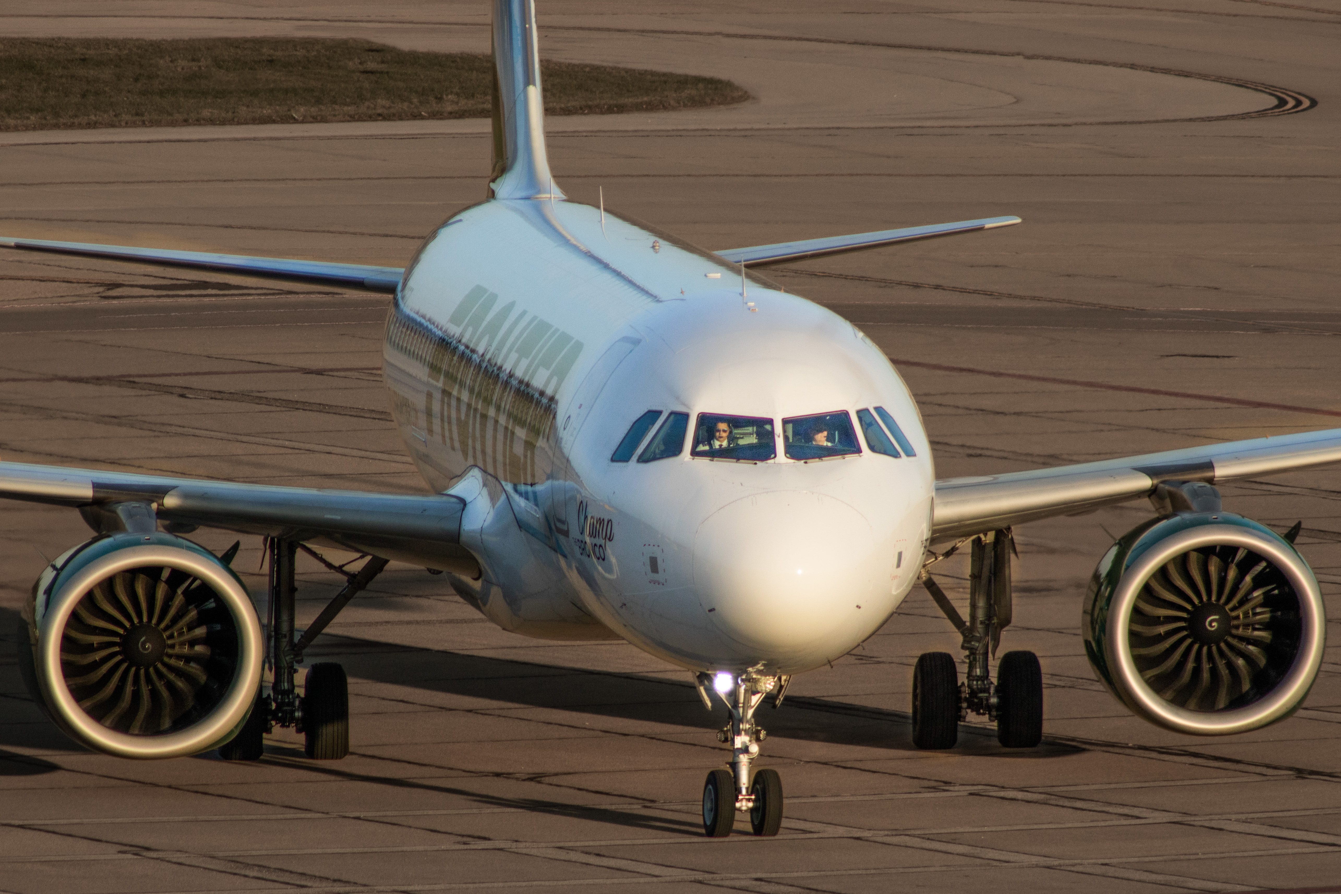 Full size: Frontier Airlines Airbus A320NEO N307FR at Cincinnati/Northern Kentucky International Airport