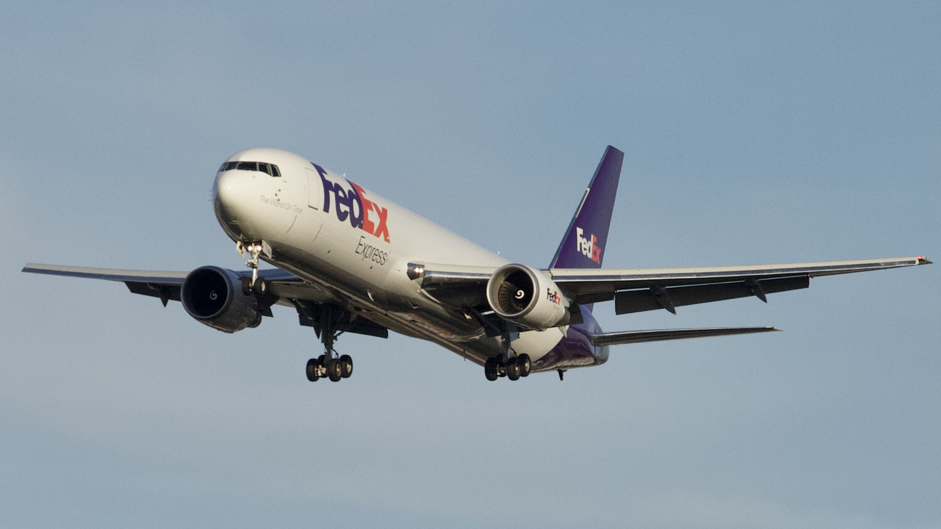 Full size: FedEx Boeing 767-300F N189FE at Houston-George Bush Intercontinental Airport